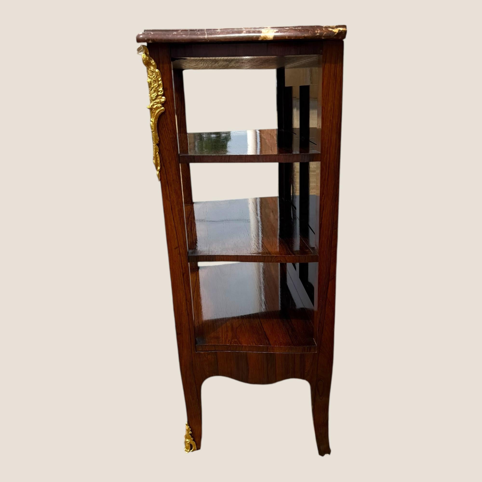 Antique French Rosewood & Marble Brass Ormolu Side Cabinet with Book Shelves (Mobile laterale in ottone e marmo con ripiani per libri) in vendita 2