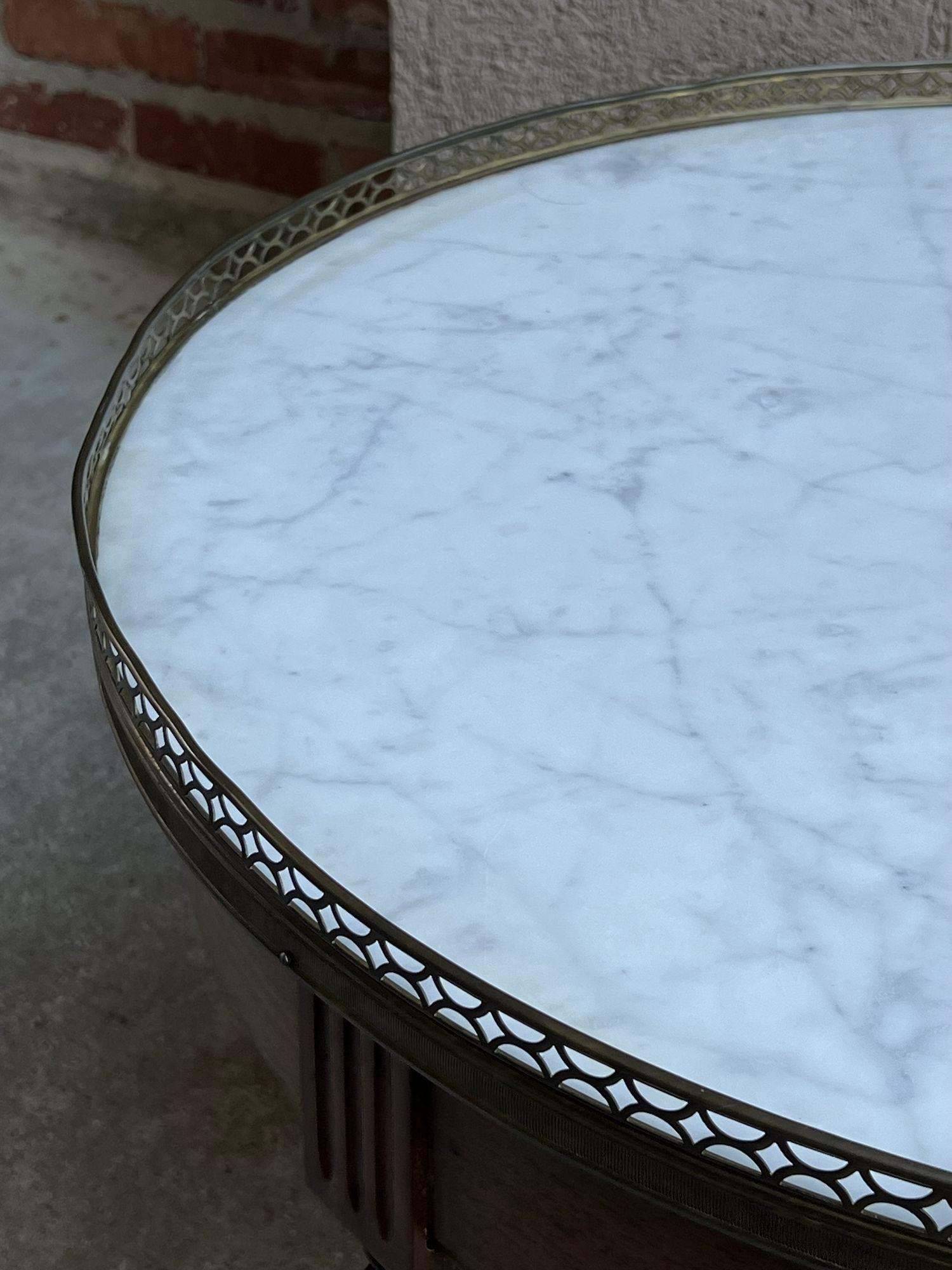 Antique French Tavolino Bouillotte Rotondo Marmo Bianco Stile Luigi XVI Gueridon in vendita 13