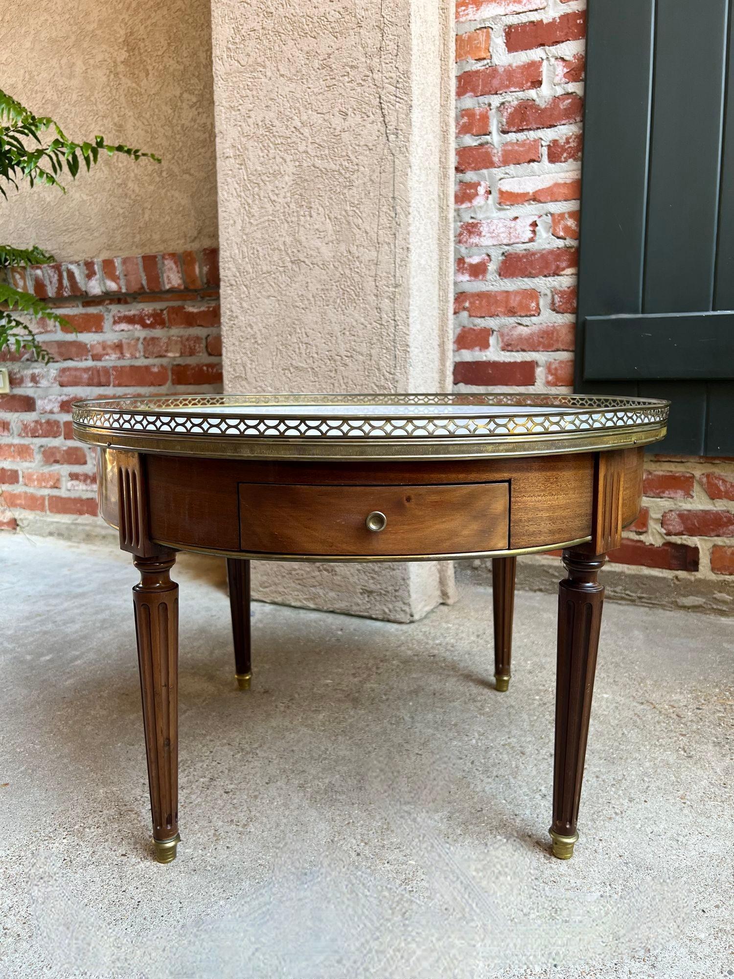 Francese Antique French Tavolino Bouillotte Rotondo Marmo Bianco Stile Luigi XVI Gueridon in vendita