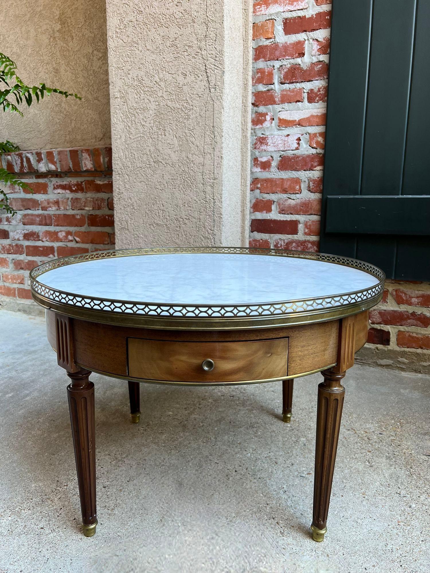 Metà XX secolo Antique French Tavolino Bouillotte Rotondo Marmo Bianco Stile Luigi XVI Gueridon in vendita