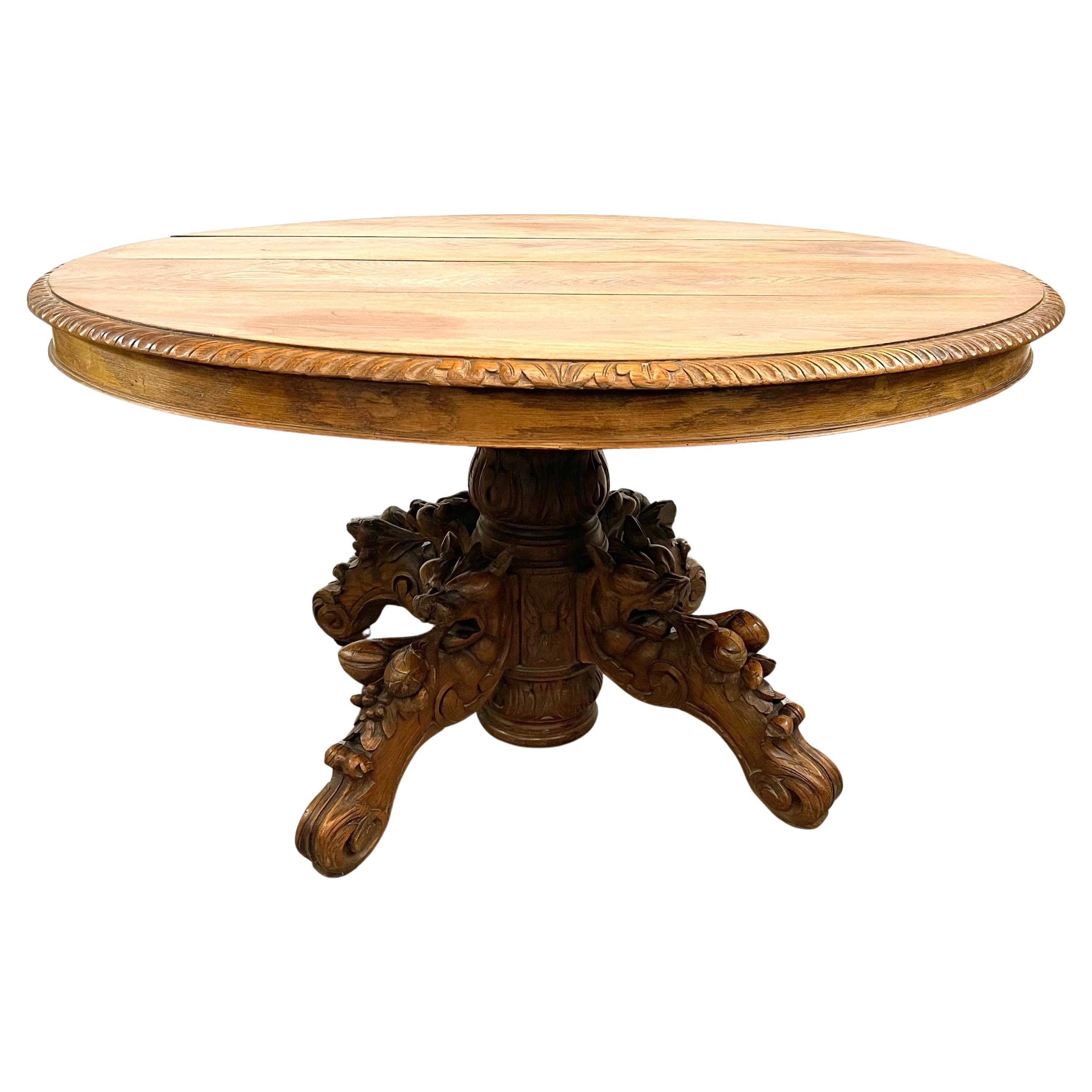 Ancienne table basse ronde française à piédestal Black Forest hunt table griffons 19ème siècle en vente
