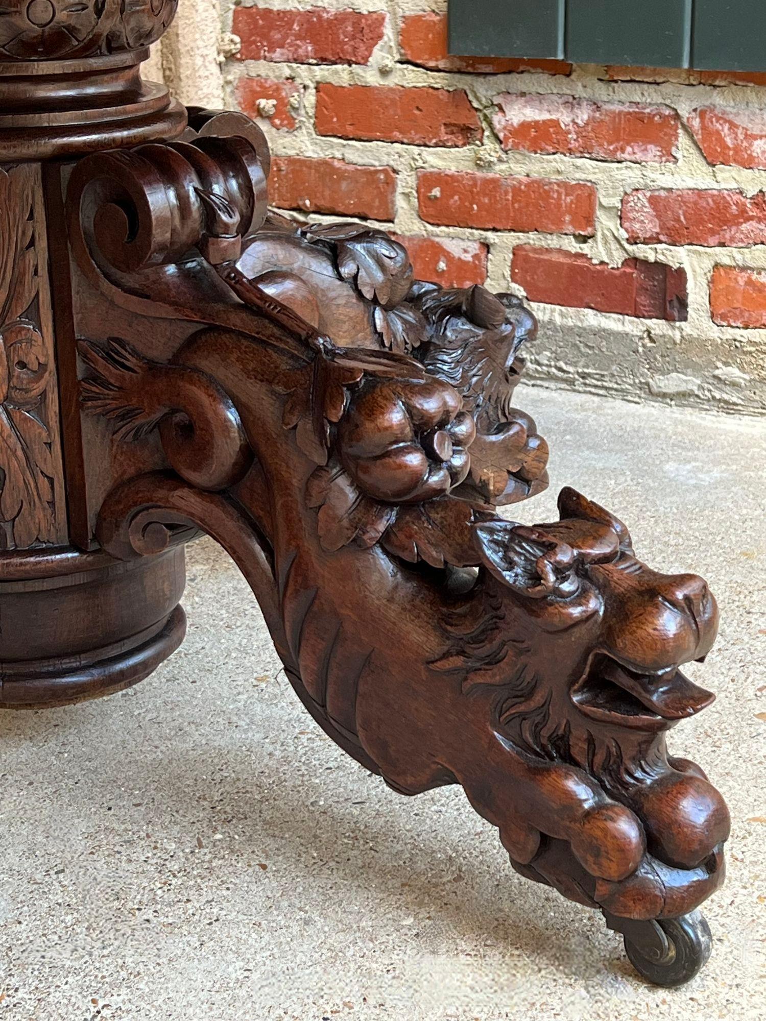 Antique French ROUND Dining Hunt Game Table Carved Oak Black Forest Pedestal In Excellent Condition In Shreveport, LA