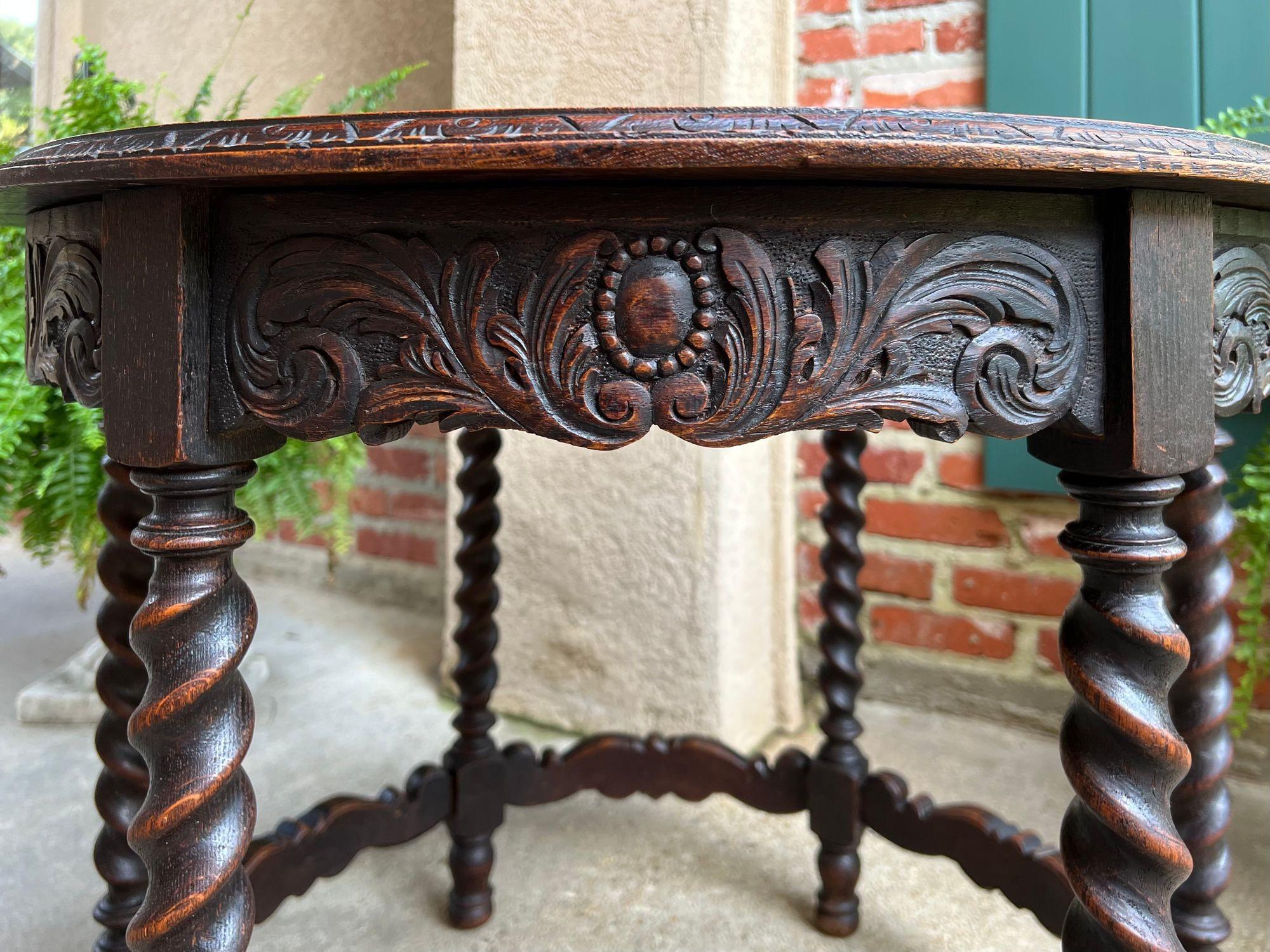 Inizio XX secolo Antique French ROUND Side Center Table BARLEY TWIST Carved Oak Renaissance c1900 in vendita