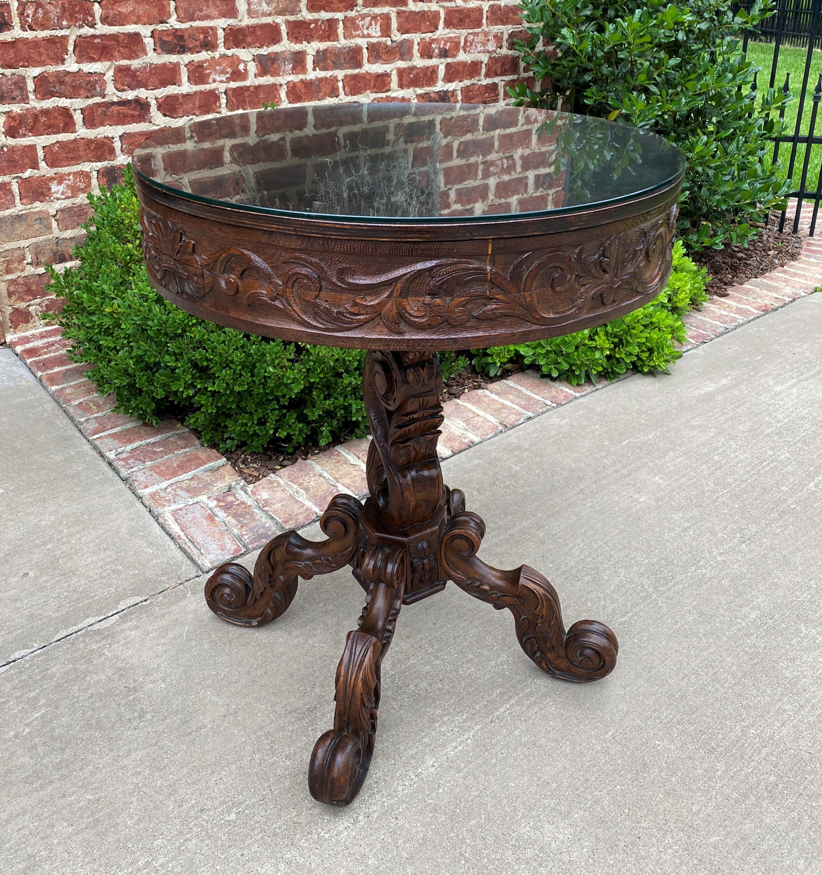 Antique French Round Table Entry Center Parlor Table Pedestal Renaissance 19th For Sale 8