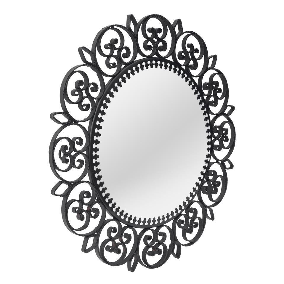 Miroir mural ancien en fer forgé noir, circa 1960. Cadre ancien en fer forgé avec des volutes stylisées entourant le verre du miroir. Largeur du cadre : 10 cm / 3.93 in. Miroir en verre moderne. Anneau de fixation en fer forgé. Dos en bois.