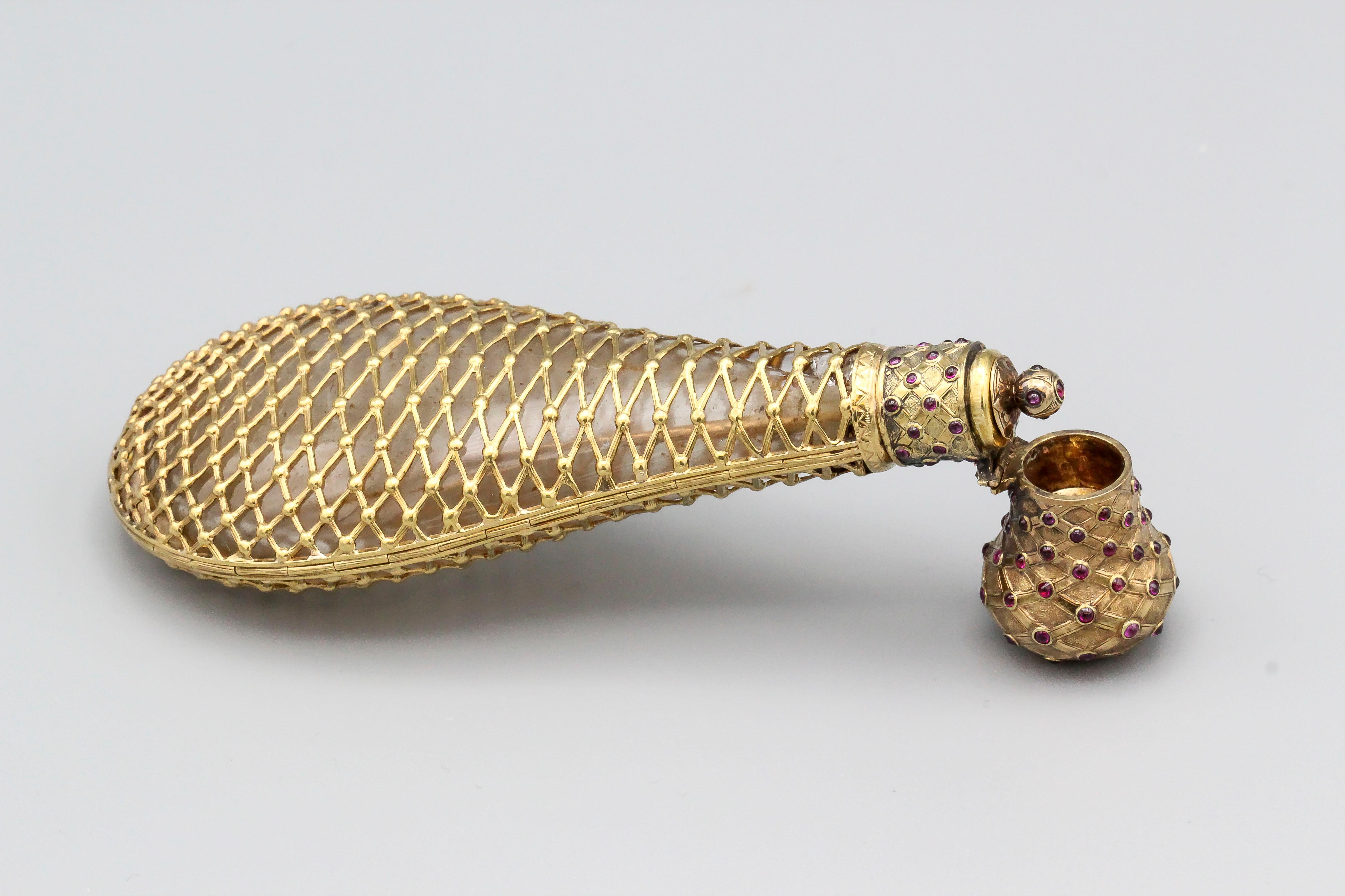 Antike französische Rubin-Parfümflasche aus 18 Karat Gold im Zustand „Gut“ im Angebot in New York, NY