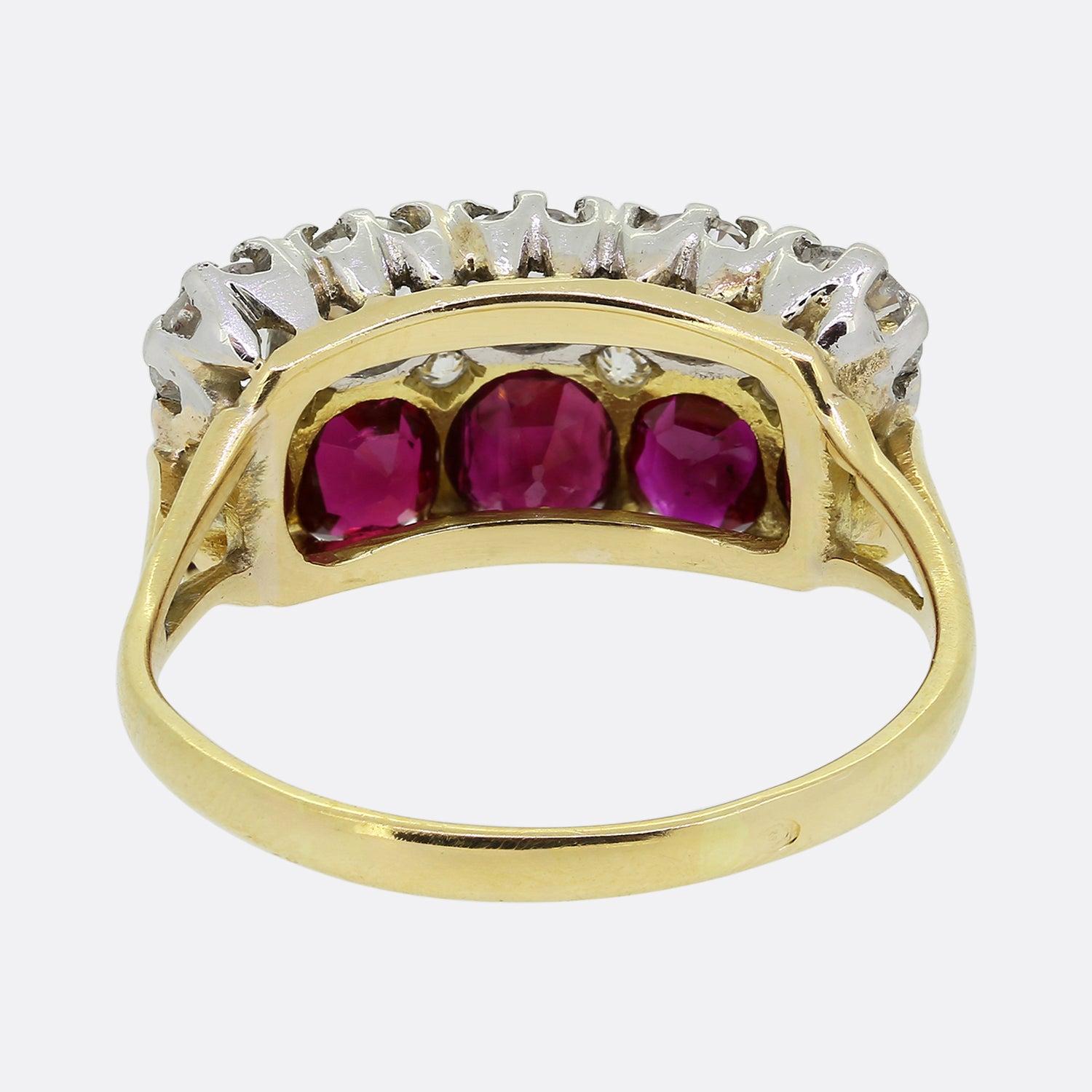 Bague française ancienne à deux rangées de rubis et de diamants Bon état à London, GB