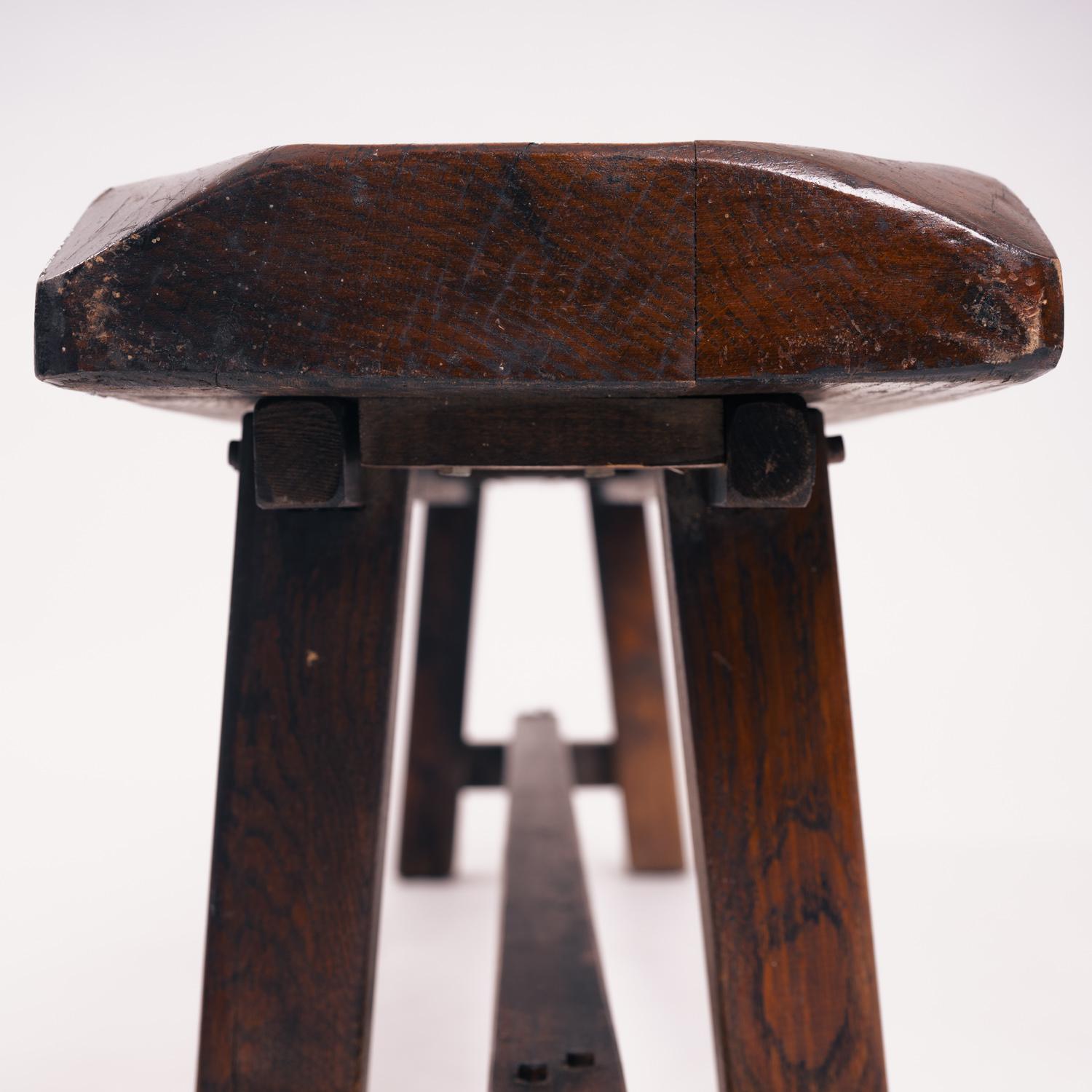 Banc ancien en chêne rustique brutaliste français Bon état - En vente à Zevenaar, NL