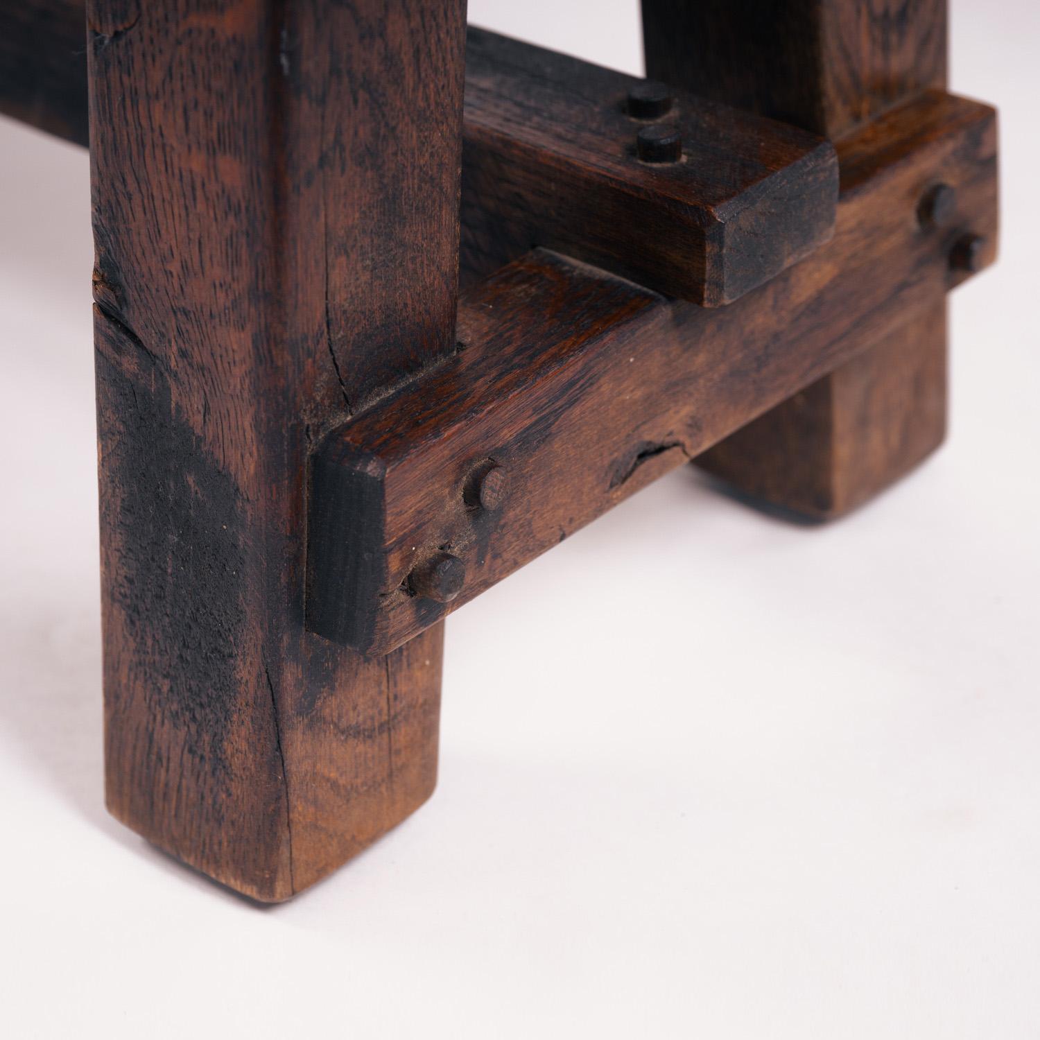 Chêne Banc ancien en chêne rustique brutaliste français en vente