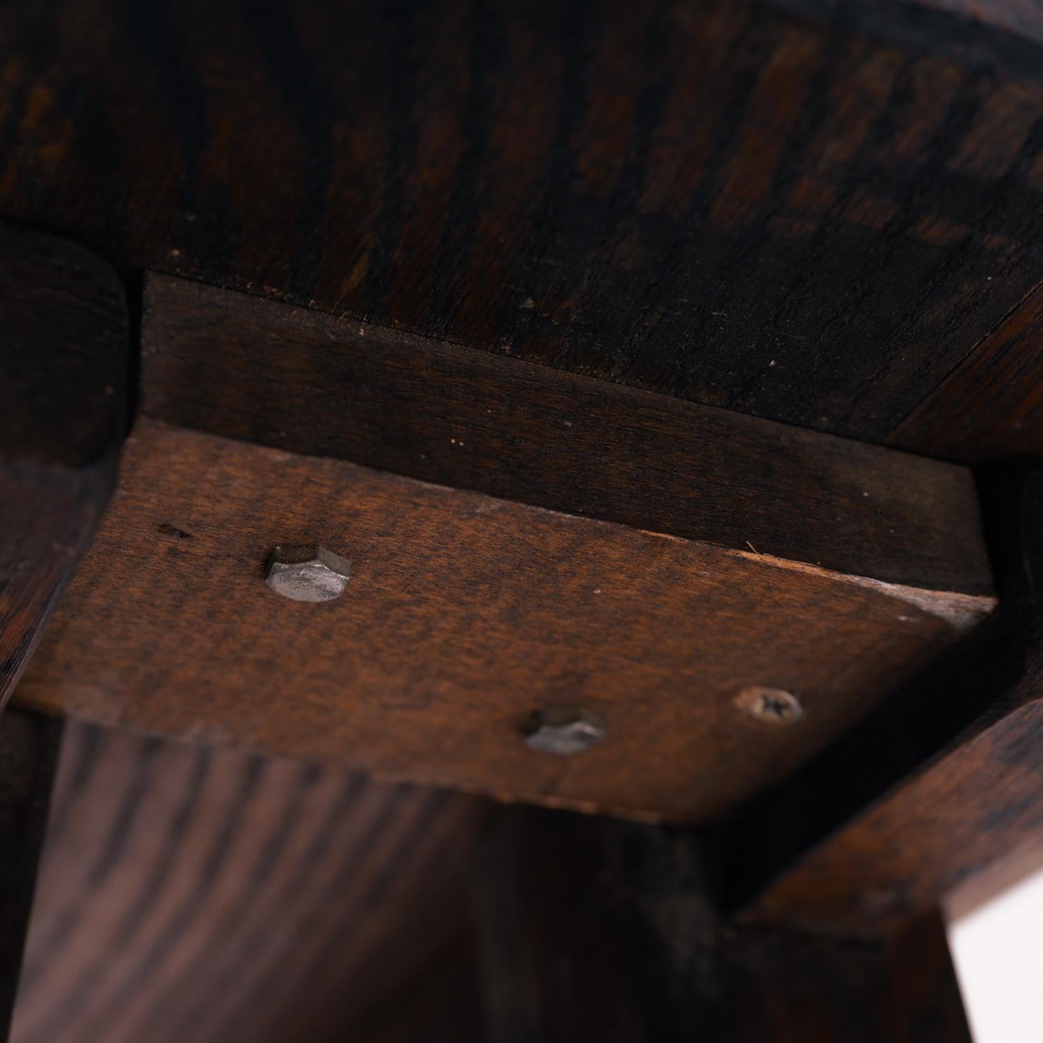 Banc ancien en chêne rustique brutaliste français en vente 1