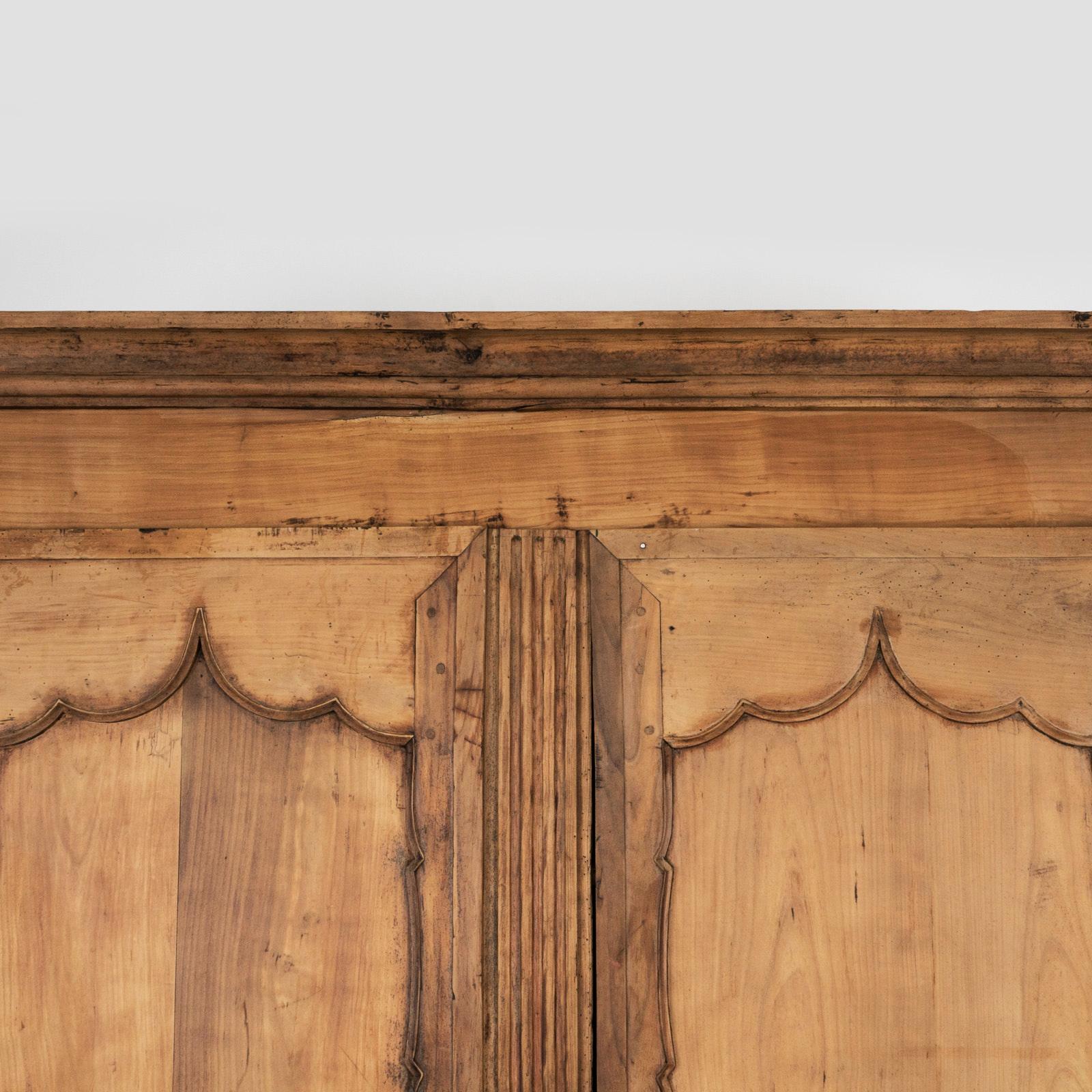 Antique French Rustic Country 19th C Hand Carved Fruitwood Armoire or Wardrobe In Good Condition In AMSTERDAM, NH
