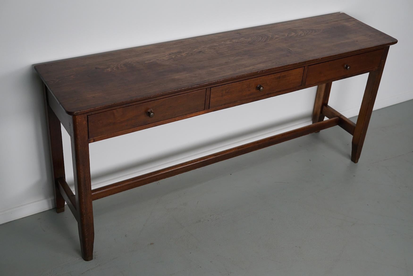 Ancienne table d'appoint française rustique de ferme en orme, début du 20e siècle en vente 4