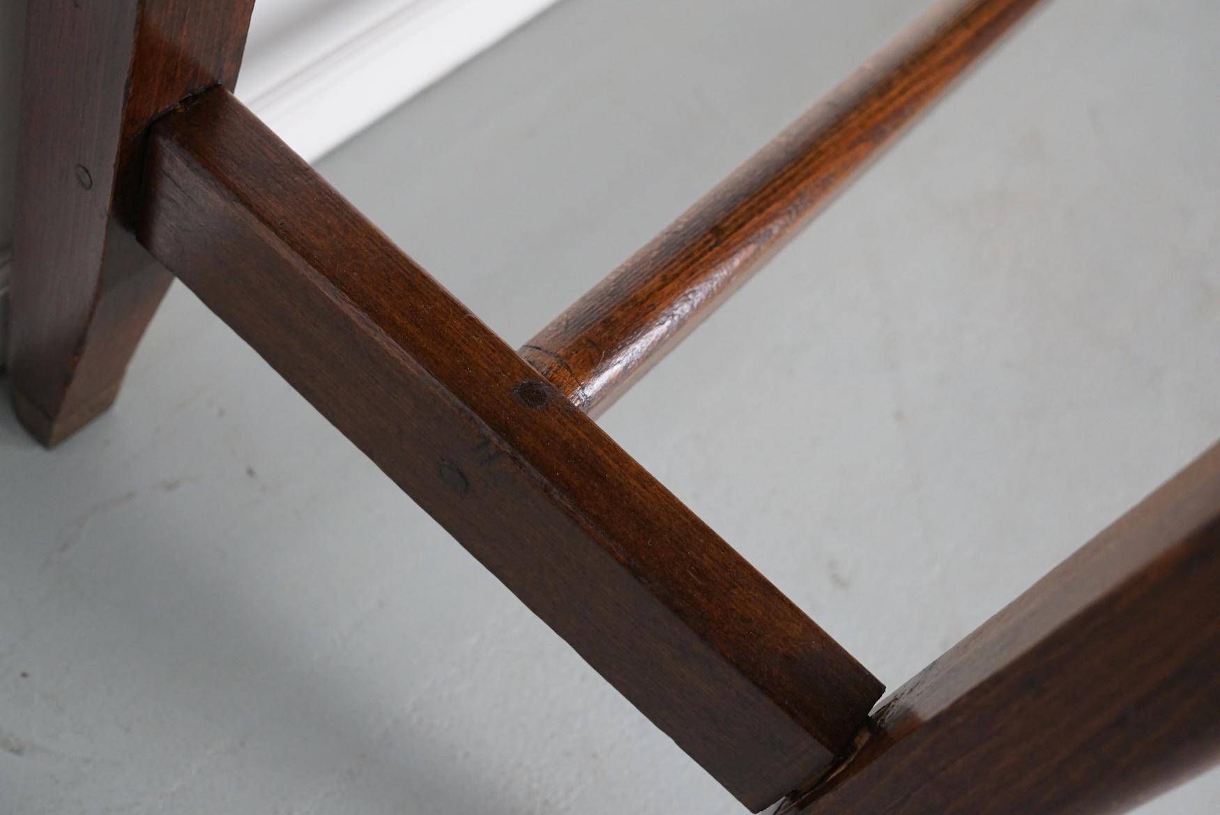 Ancienne table d'appoint française rustique de ferme en orme, début du 20e siècle en vente 6