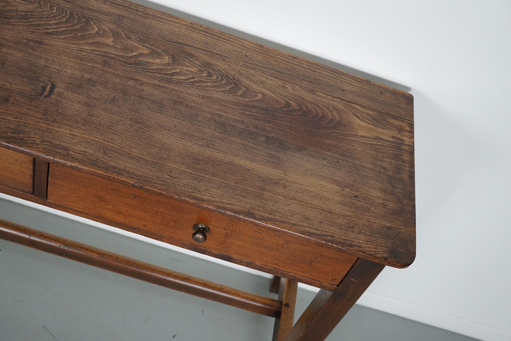 Ancienne table d'appoint française rustique de ferme en orme, début du 20e siècle en vente 12