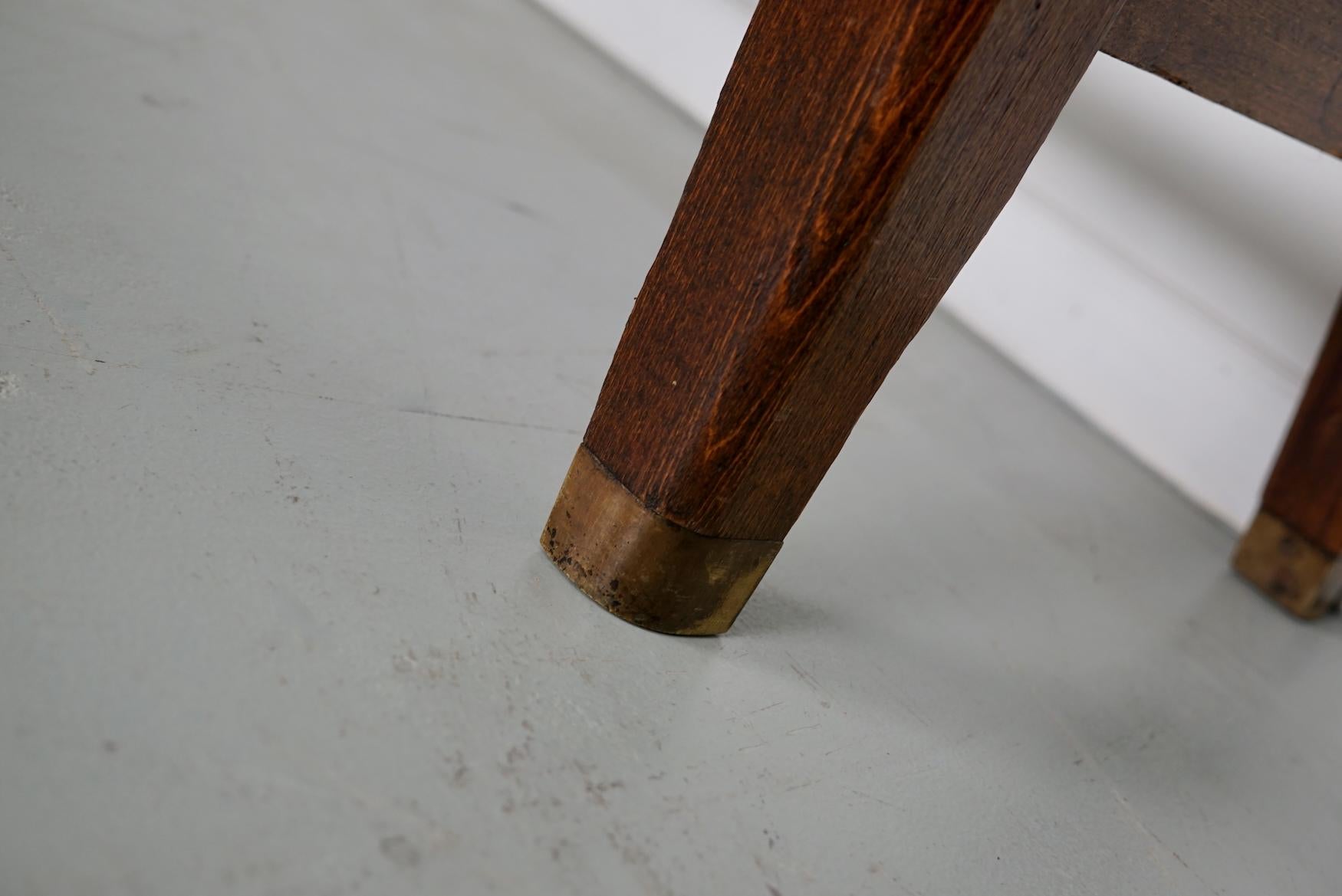 Ancienne table d'appoint française rustique de ferme en orme, début du 20e siècle en vente 14