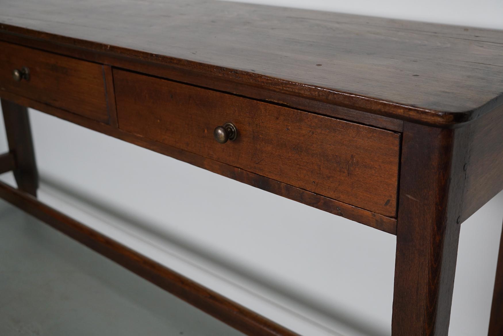 Français Ancienne table d'appoint française rustique de ferme en orme, début du 20e siècle en vente