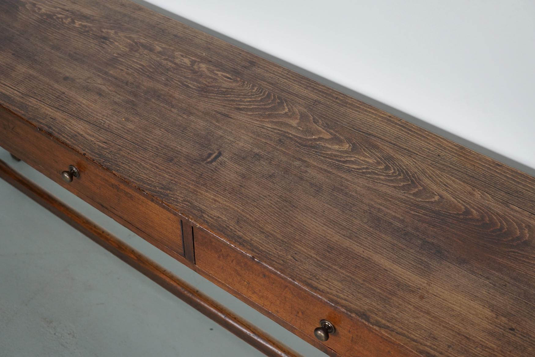 Orme Ancienne table d'appoint française rustique de ferme en orme, début du 20e siècle en vente