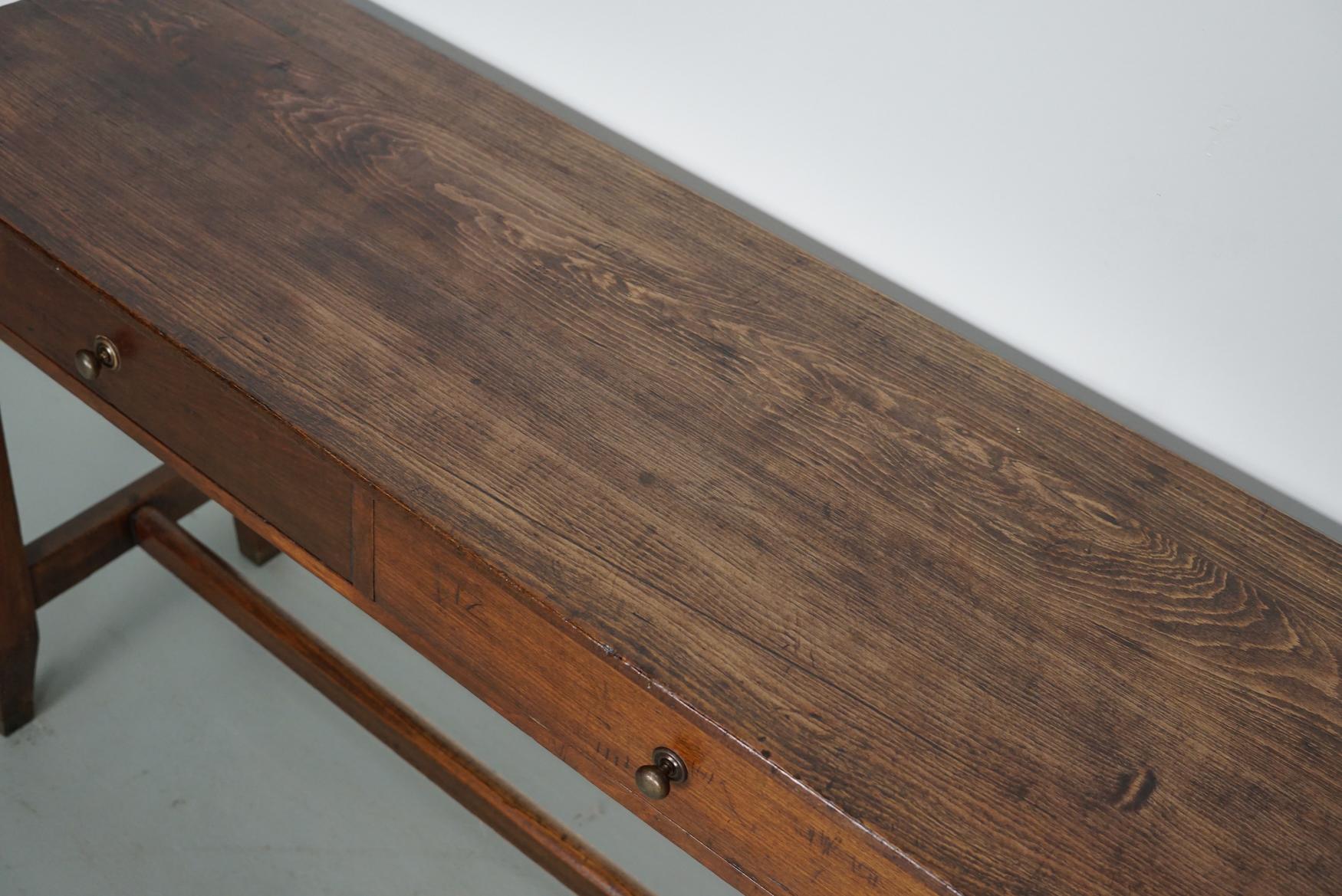 Ancienne table d'appoint française rustique de ferme en orme, début du 20e siècle en vente 1