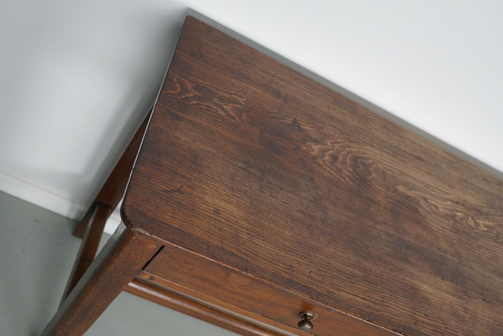 Ancienne table d'appoint française rustique de ferme en orme, début du 20e siècle en vente 2
