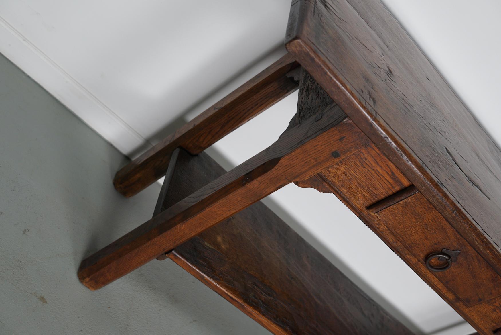 Ancienne table d'appoint en chêne de ferme rustique française, 19ème siècle en vente 6