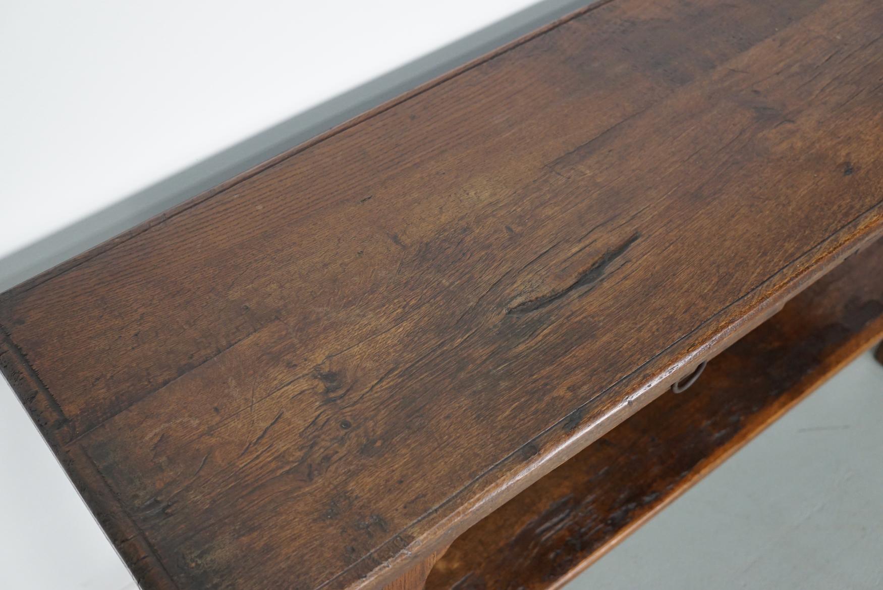 Français Ancienne table d'appoint en chêne de ferme rustique française, 19ème siècle en vente