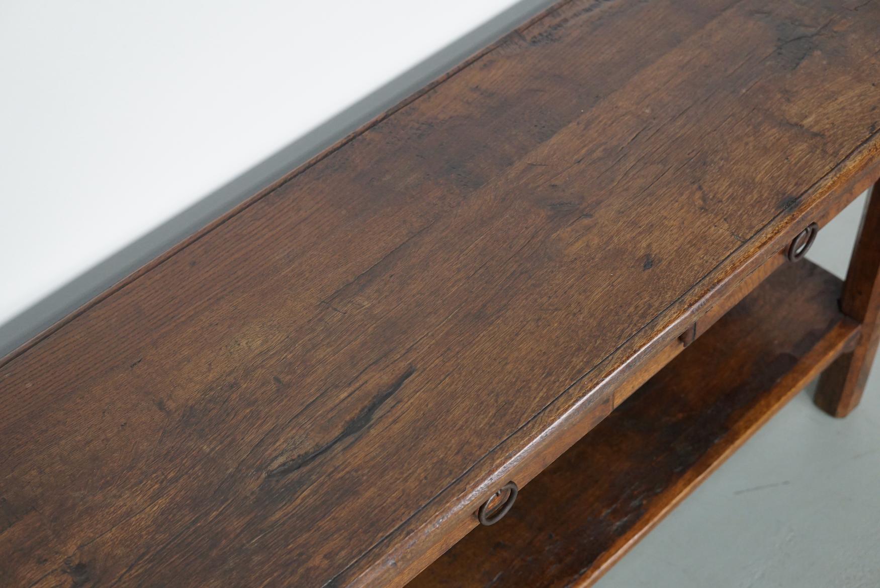 Ancienne table d'appoint en chêne de ferme rustique française, 19ème siècle Bon état - En vente à Nijmegen, NL