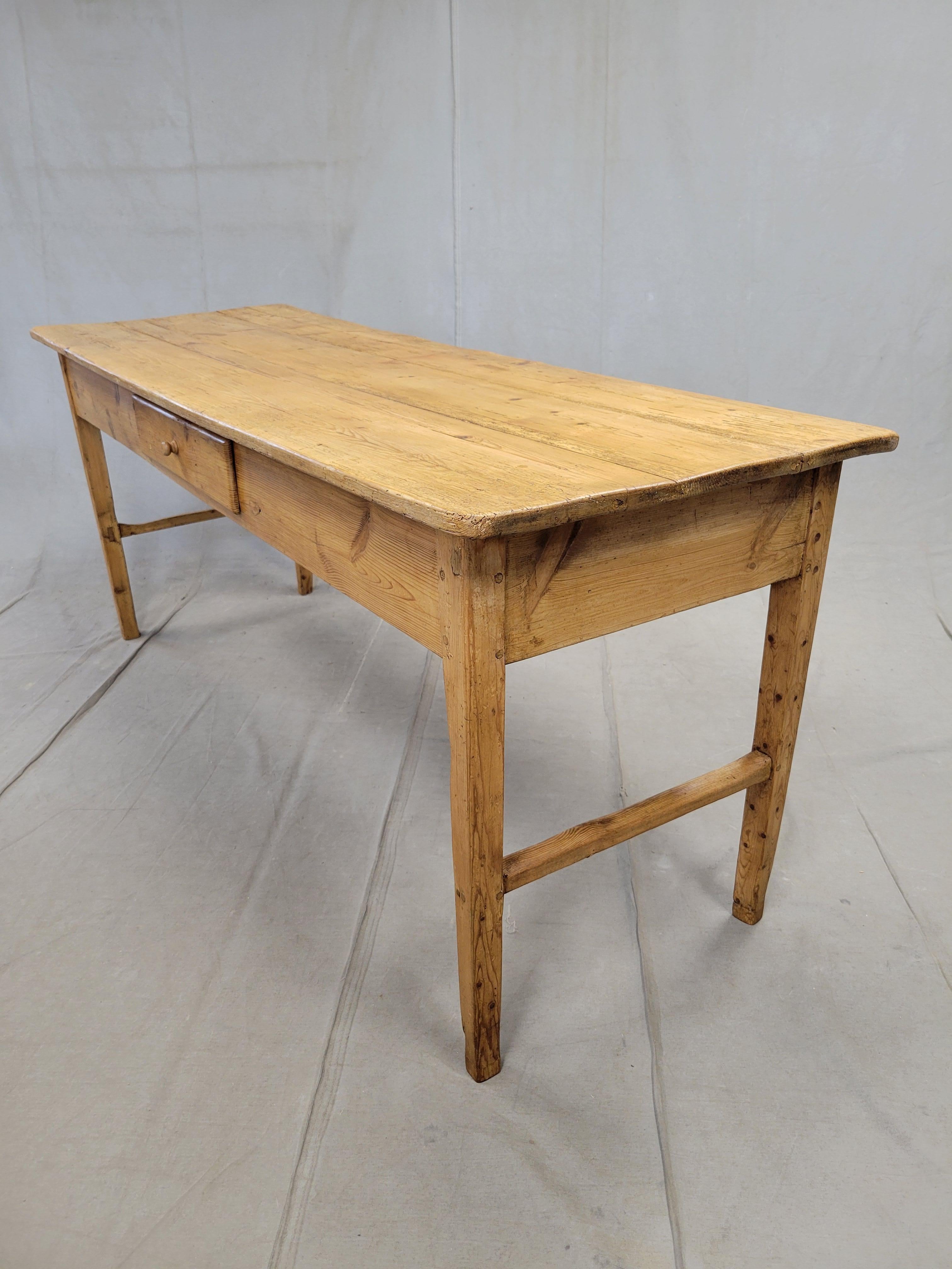 Antique French Rustic Pine Farmhouse Kitchen Work Table Console Table en vente 4