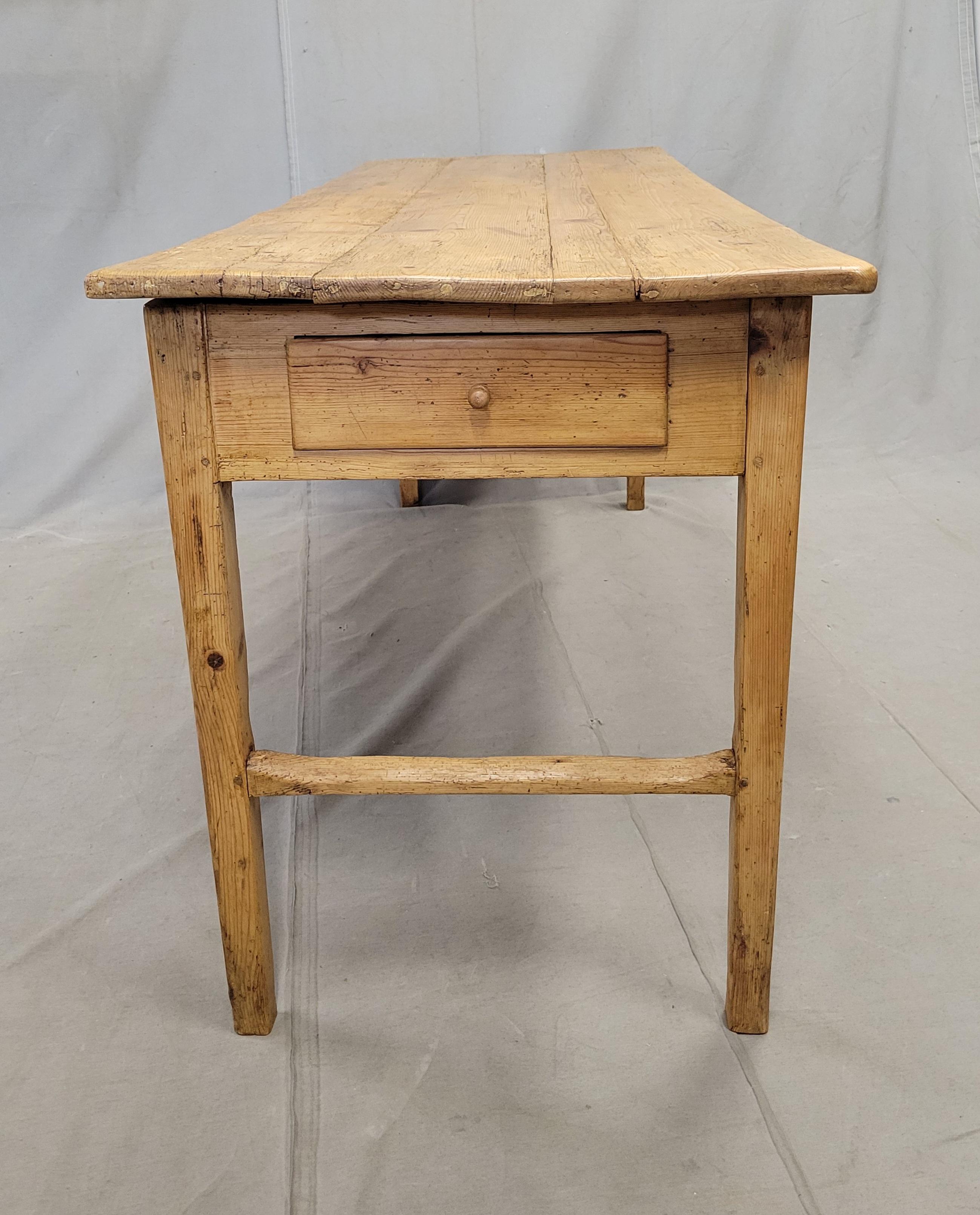 Antique French Rustic Pine Farmhouse Kitchen Work Table Console Table en vente 6