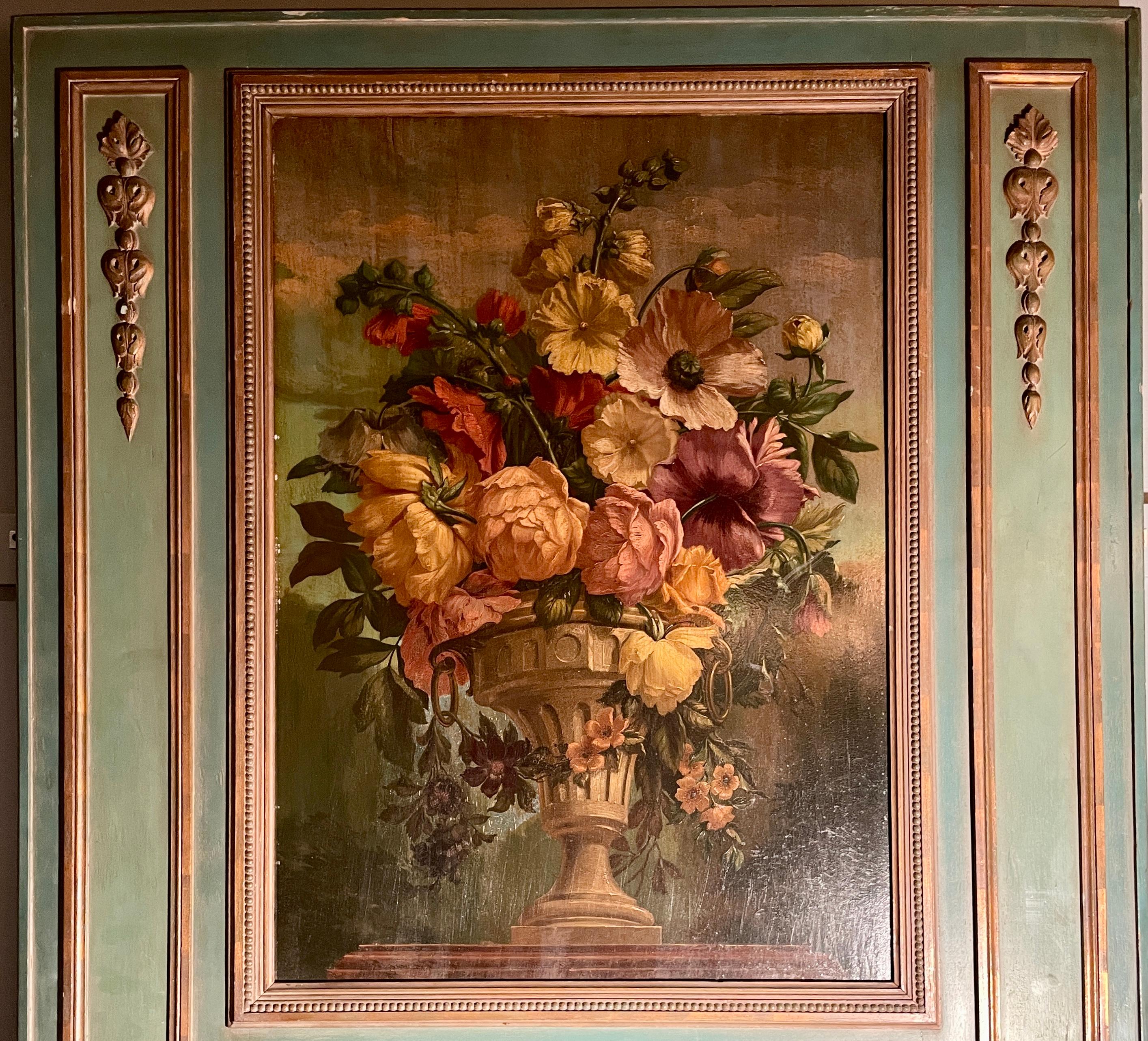 Miroir trumeau antique français sculpté en vert sauge et or avec peinture florale à l'huile sur toile, Circa 1890.