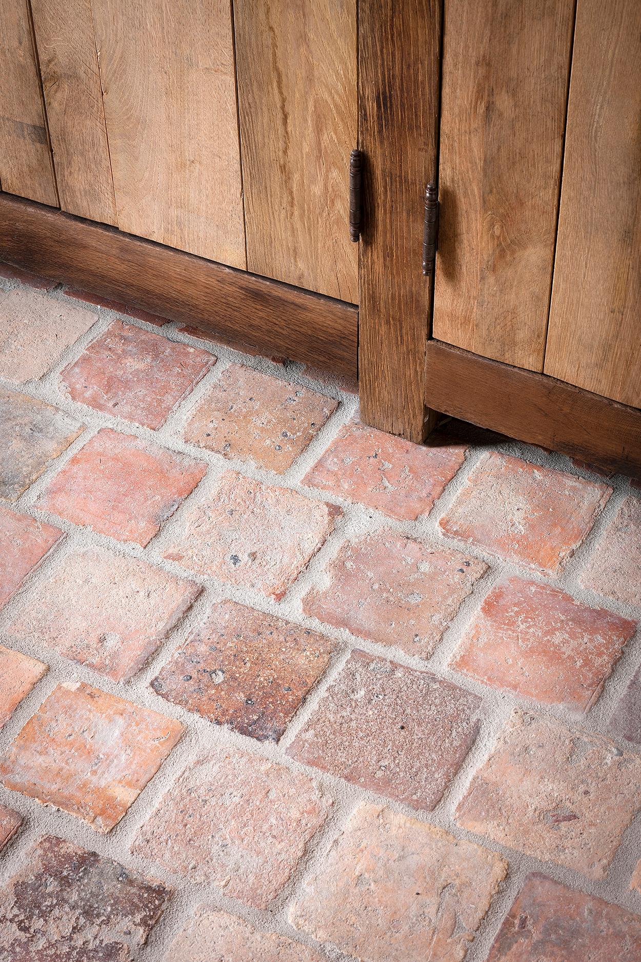 These beautiful antique French terracotta tiles have a long live and a timeless appeal.
They are dated from the 17th, 18th and 19th century.
We have them starting from the size +/- 16 x 16 cm up to +/- 25 x 25 cm.
A large quantity of these French