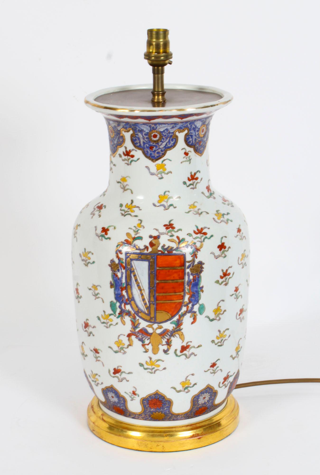 Lampe ancienne en porcelaine peinte à la main et dorée Samson, 19ème siècle en vente 1