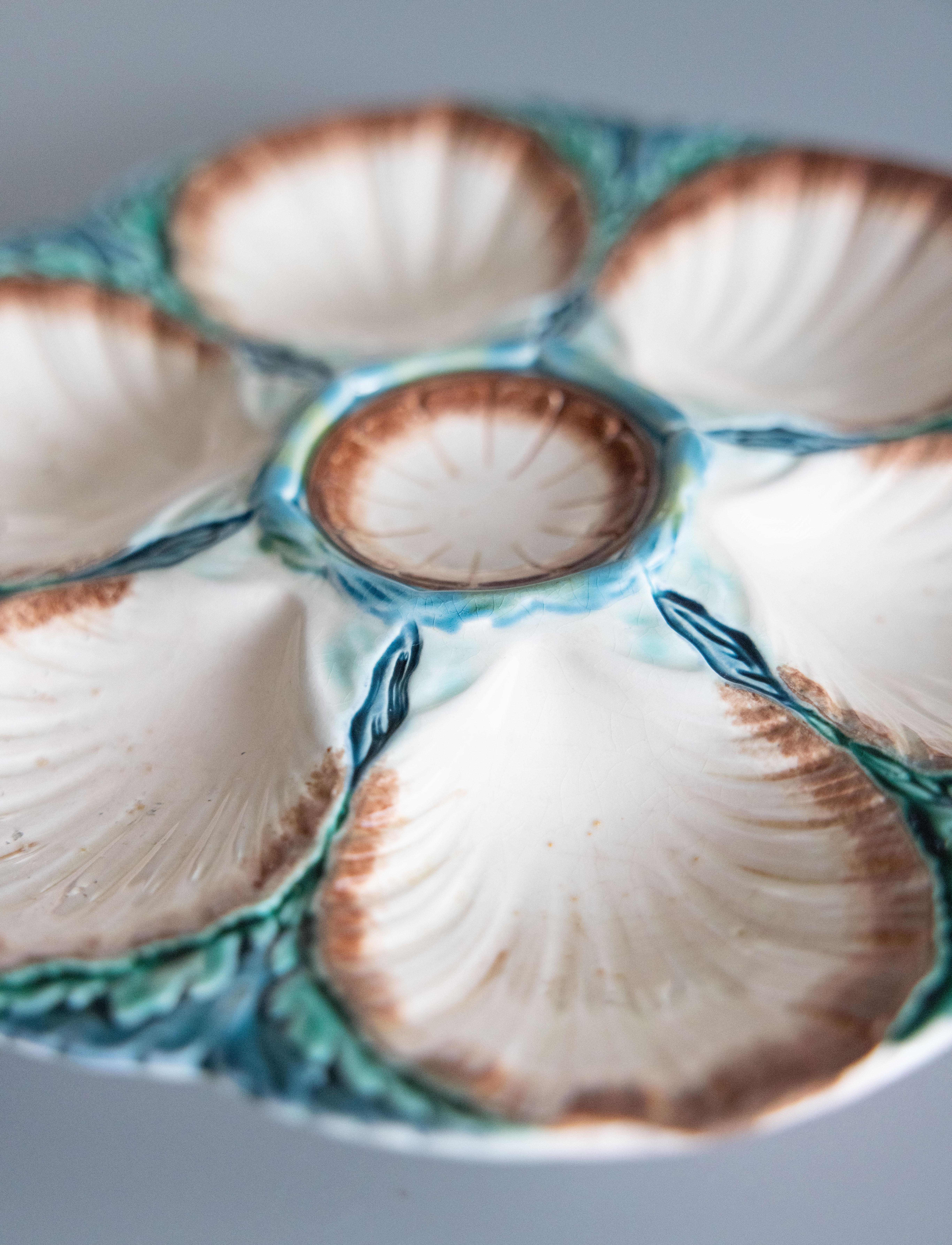 Cuit Antique French Sarreguemines Majolica Oyster Plate, Circa 1890 en vente