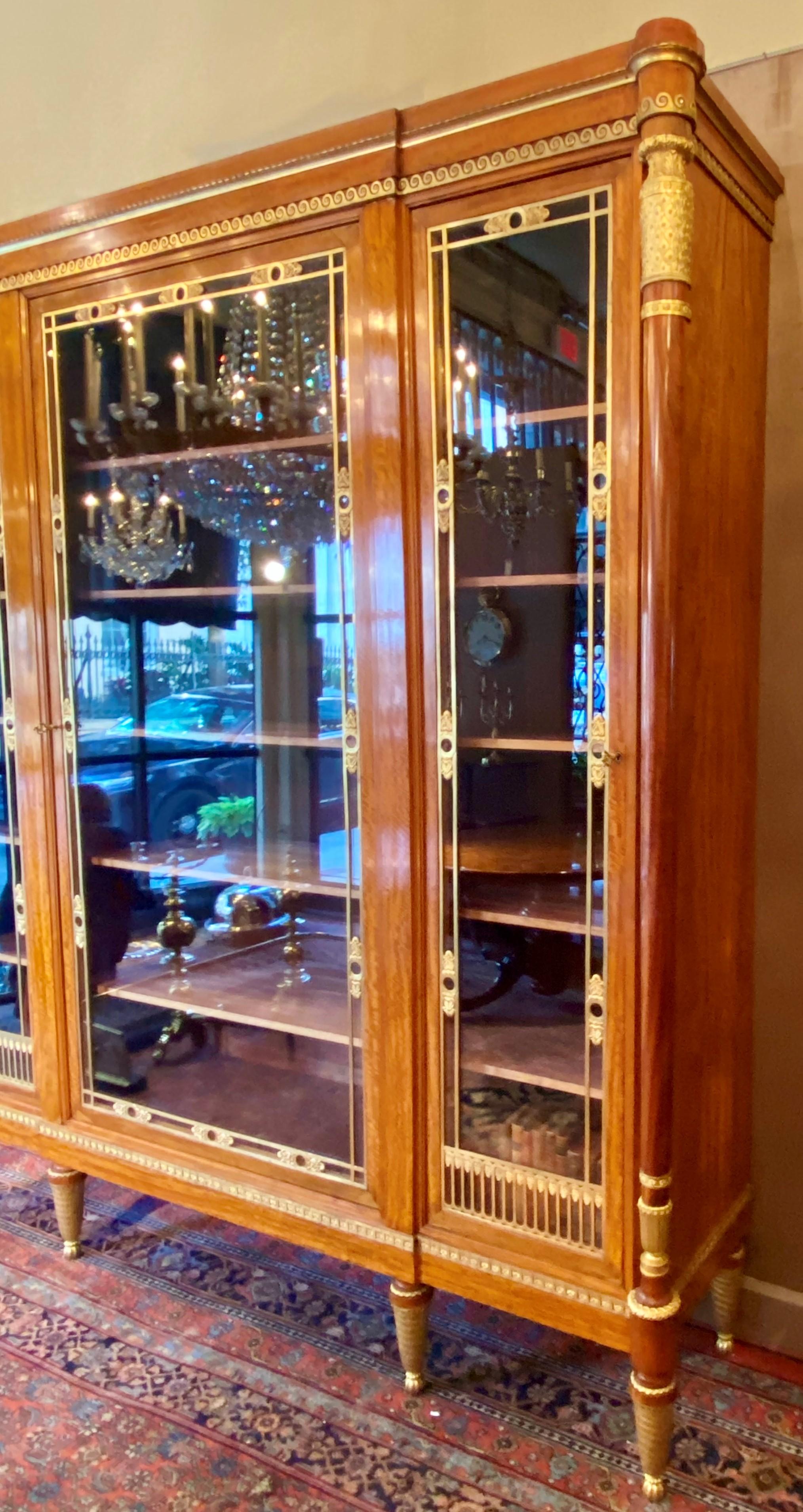 Antique French Satinwood and Bronze Dore Vitrine or Display Cabinet, circa 1890 In Good Condition In New Orleans, LA