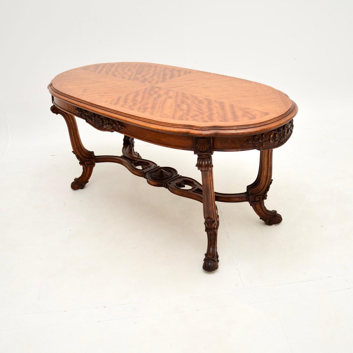 Louis XVI Table basse française ancienne en bois de satin en vente