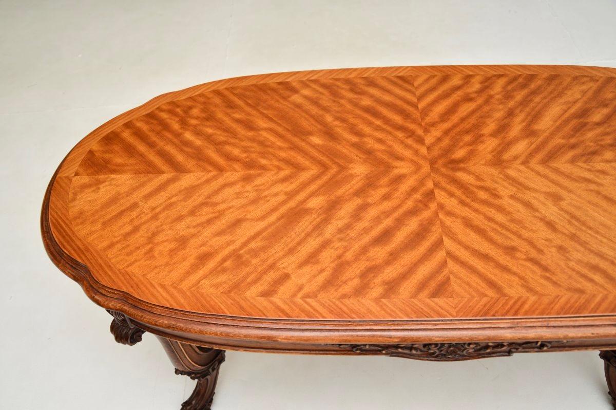 Table basse française ancienne en bois de satin Bon état - En vente à London, GB