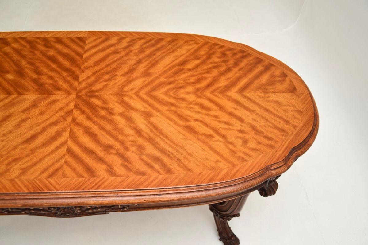 Début du 20ème siècle Table basse française ancienne en bois de satin en vente