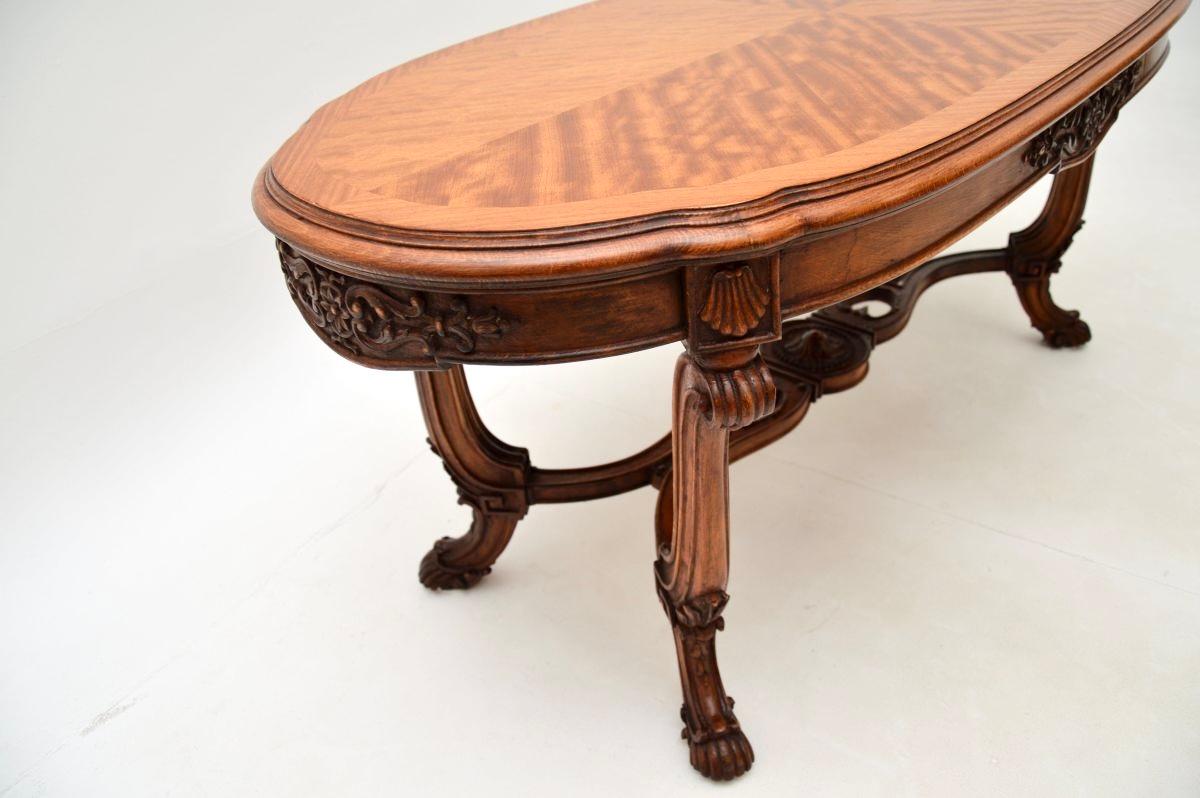Table basse française ancienne en bois de satin en vente 1