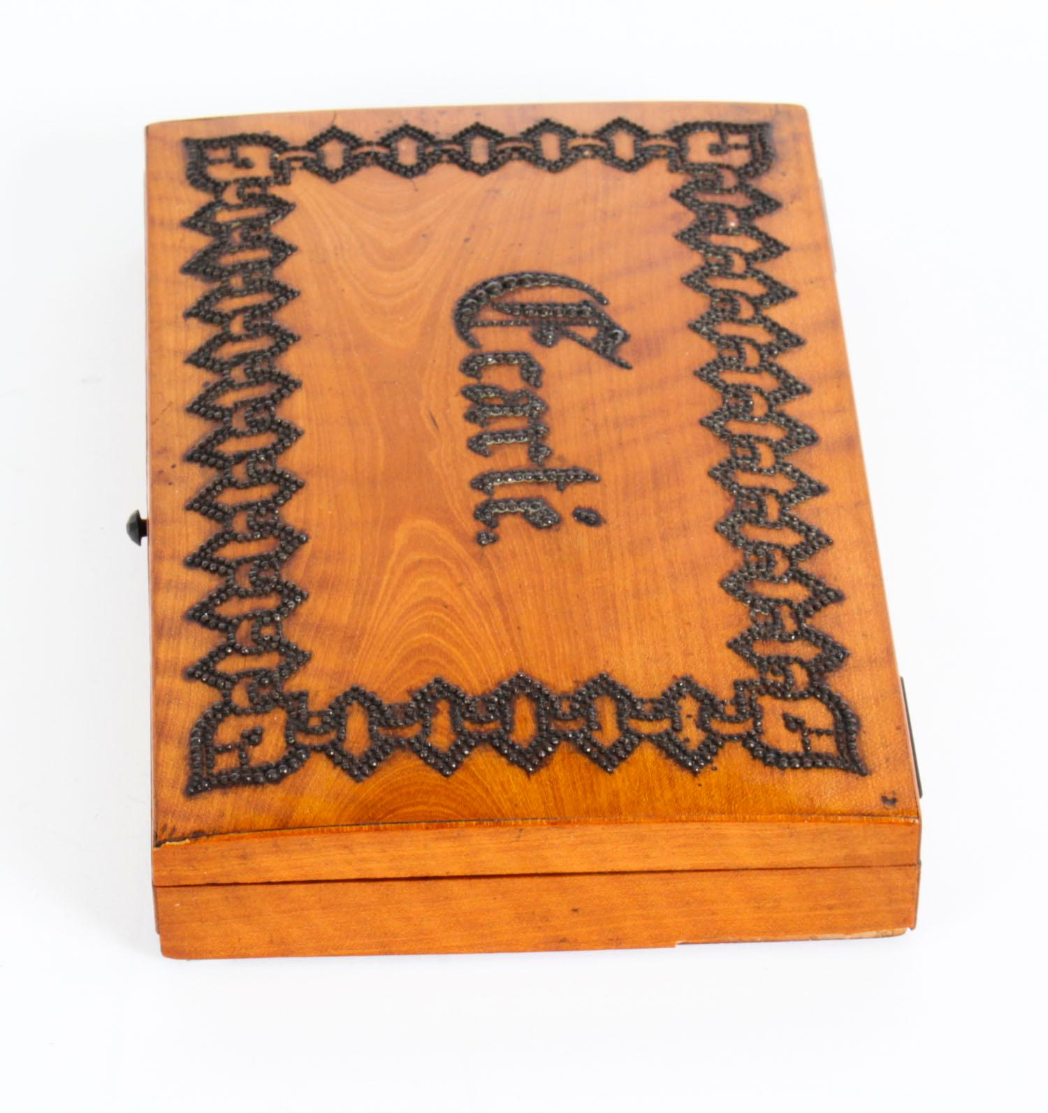 Français Boîte à cartes de jeu ancienne Ecarte en bois de citronnier français, 19ème siècle en vente