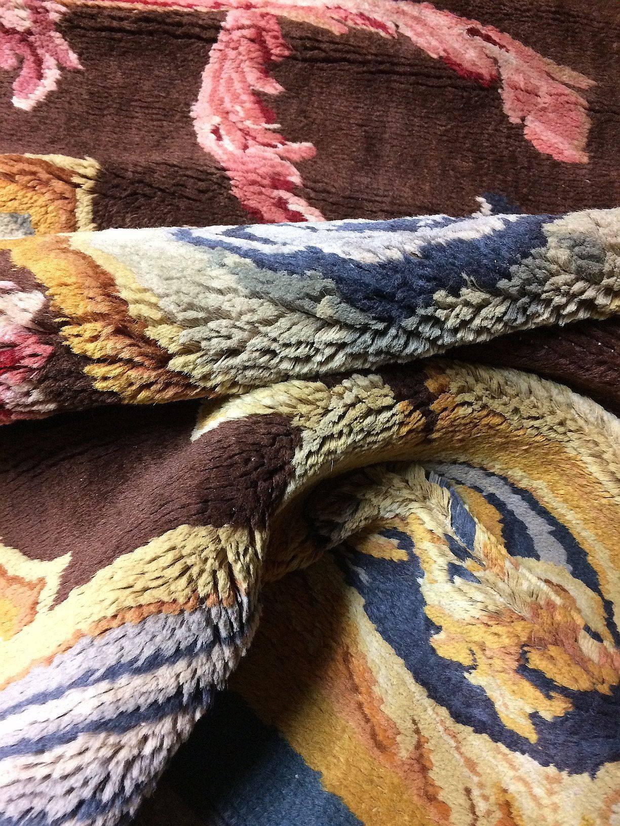 Antique French Savonnerie Carpet 19th Century Louis XV Style Design by Perrot In Good Condition In Paris, FR