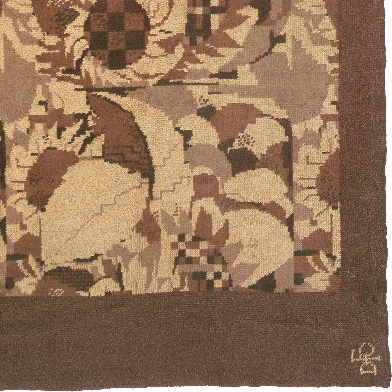 Antique French Savonnerie carpet
France circa 1920.
Handwoven.
 