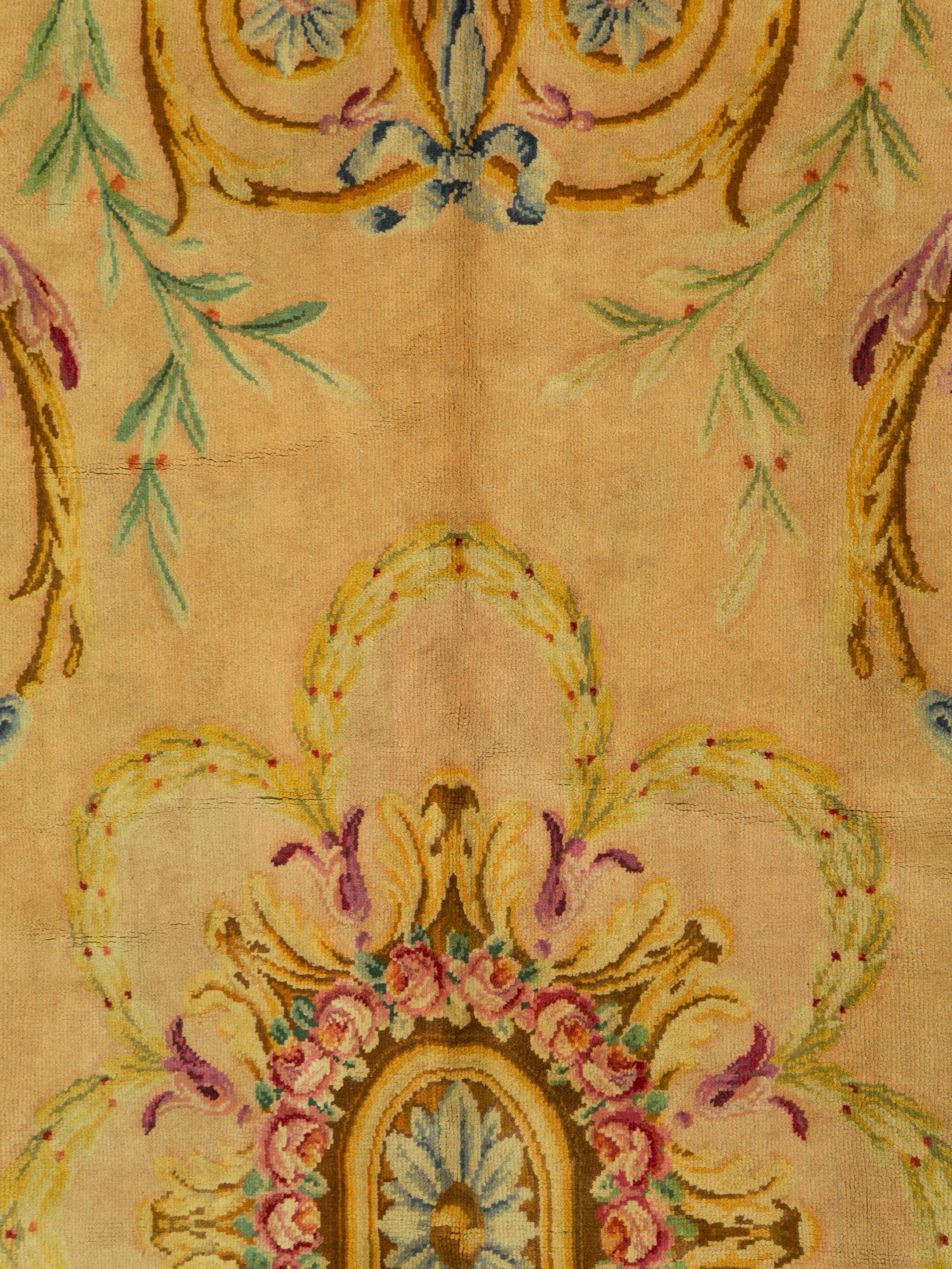 An antique French Savonnerie carpet from the early 20th century.

Measures: 9' 7