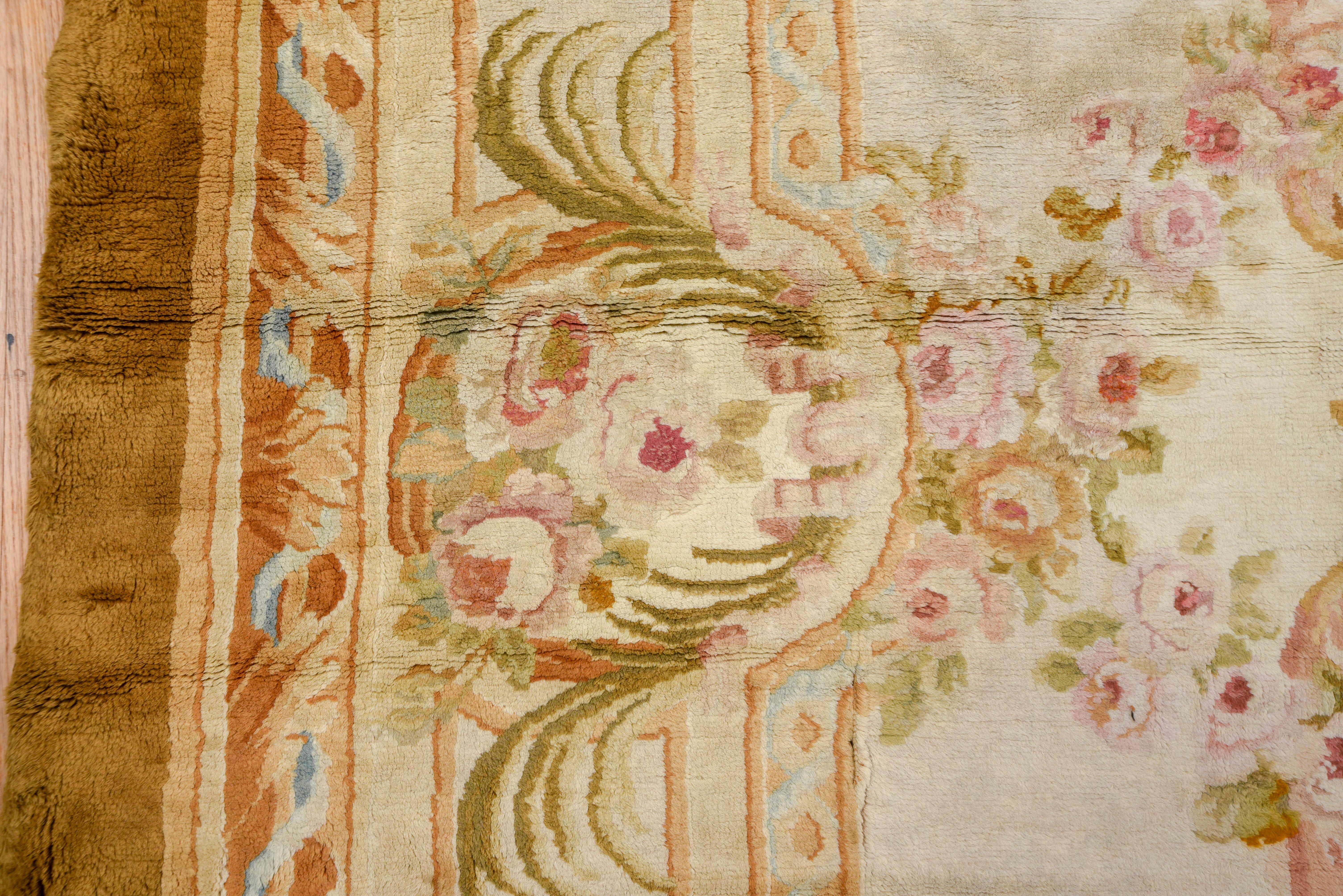 Antique French Savonnerie Carpet, Louis XVI Style, circa 1900s In Good Condition In New York, NY