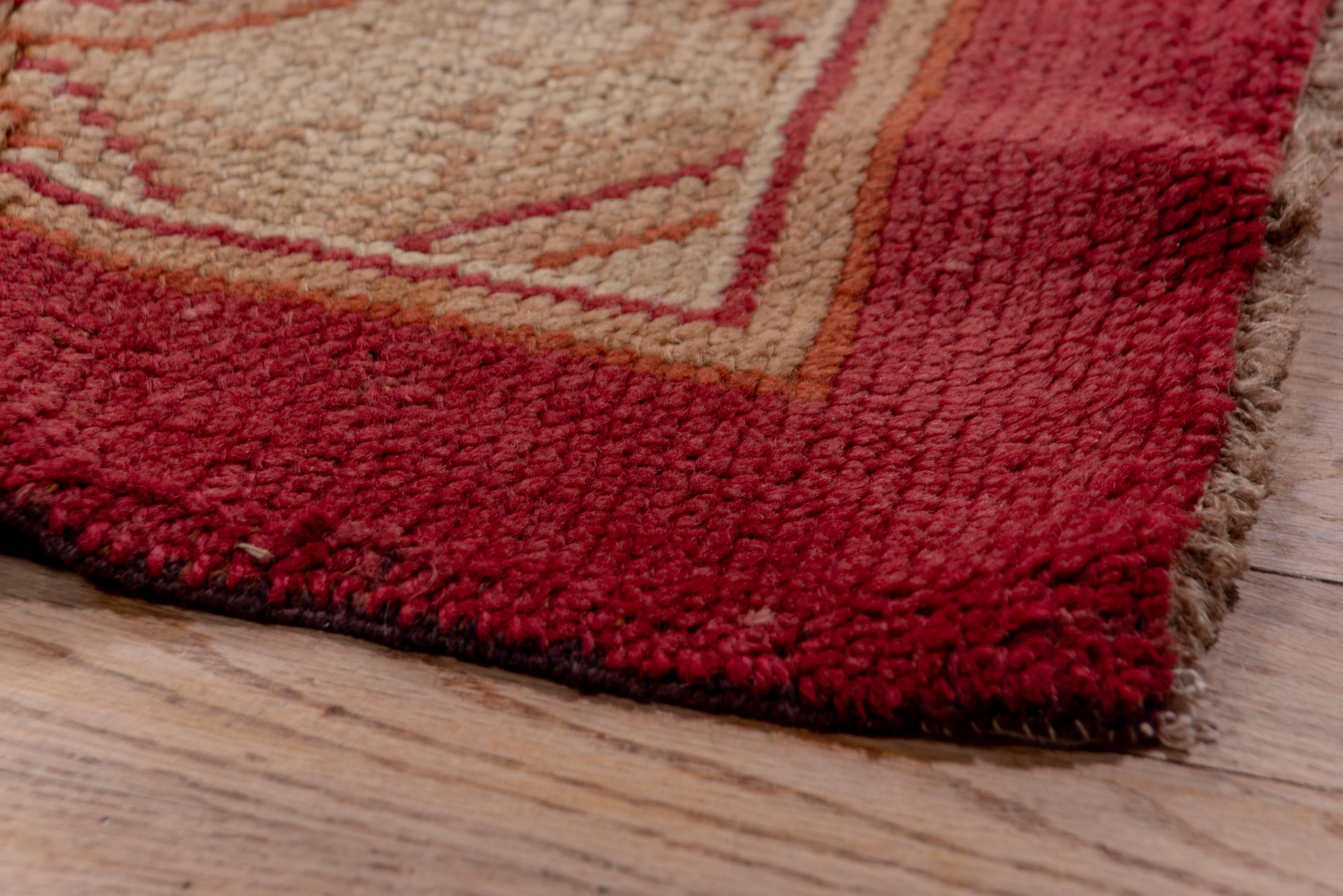 Tapis français ancien de Savonnerie, terrain rouge en vente 1