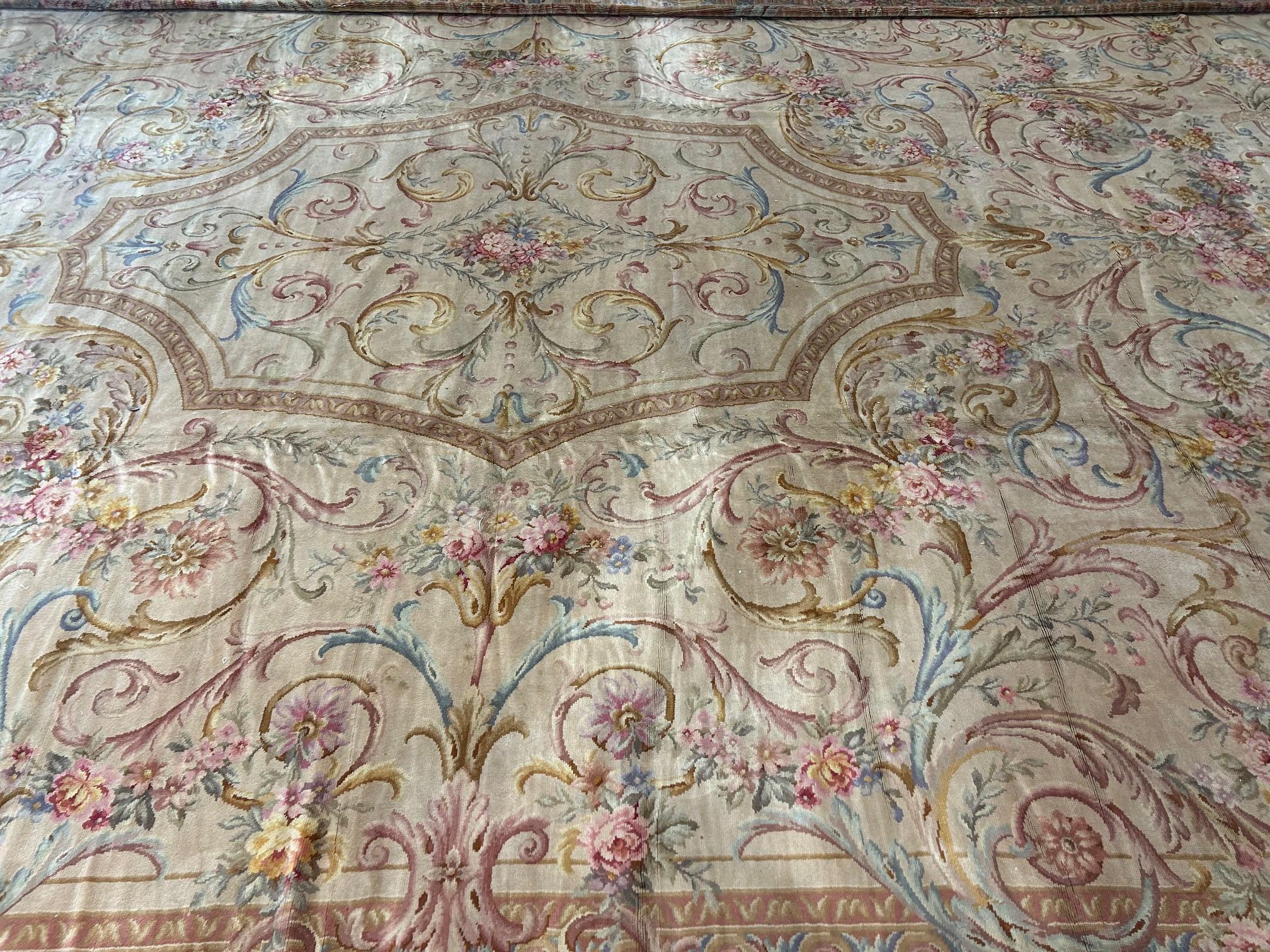 Annodato a mano Antique French Savonnerie in vendita