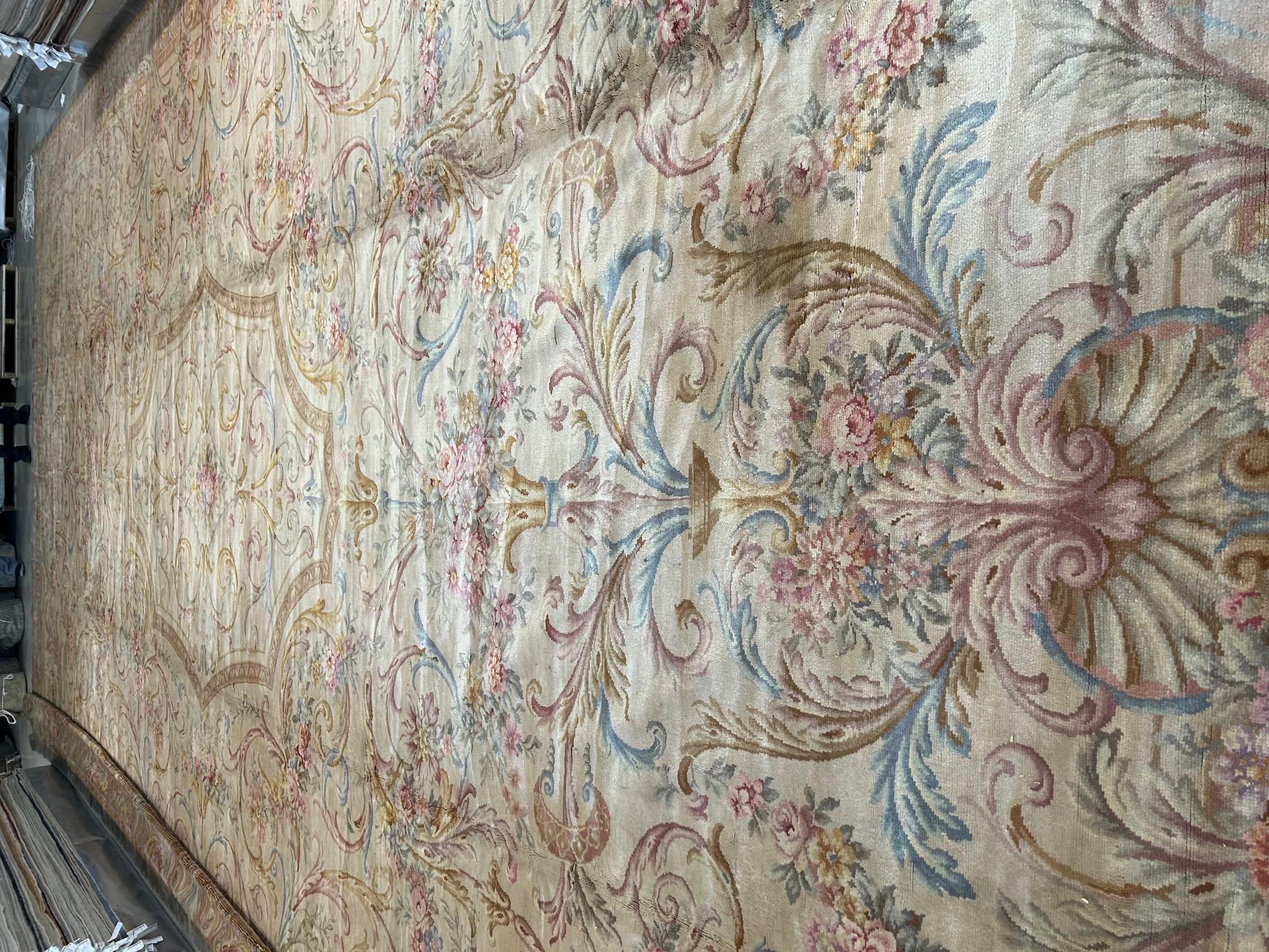 Antique French Savonnerie In condizioni ottime in vendita a West Hollywood, CA