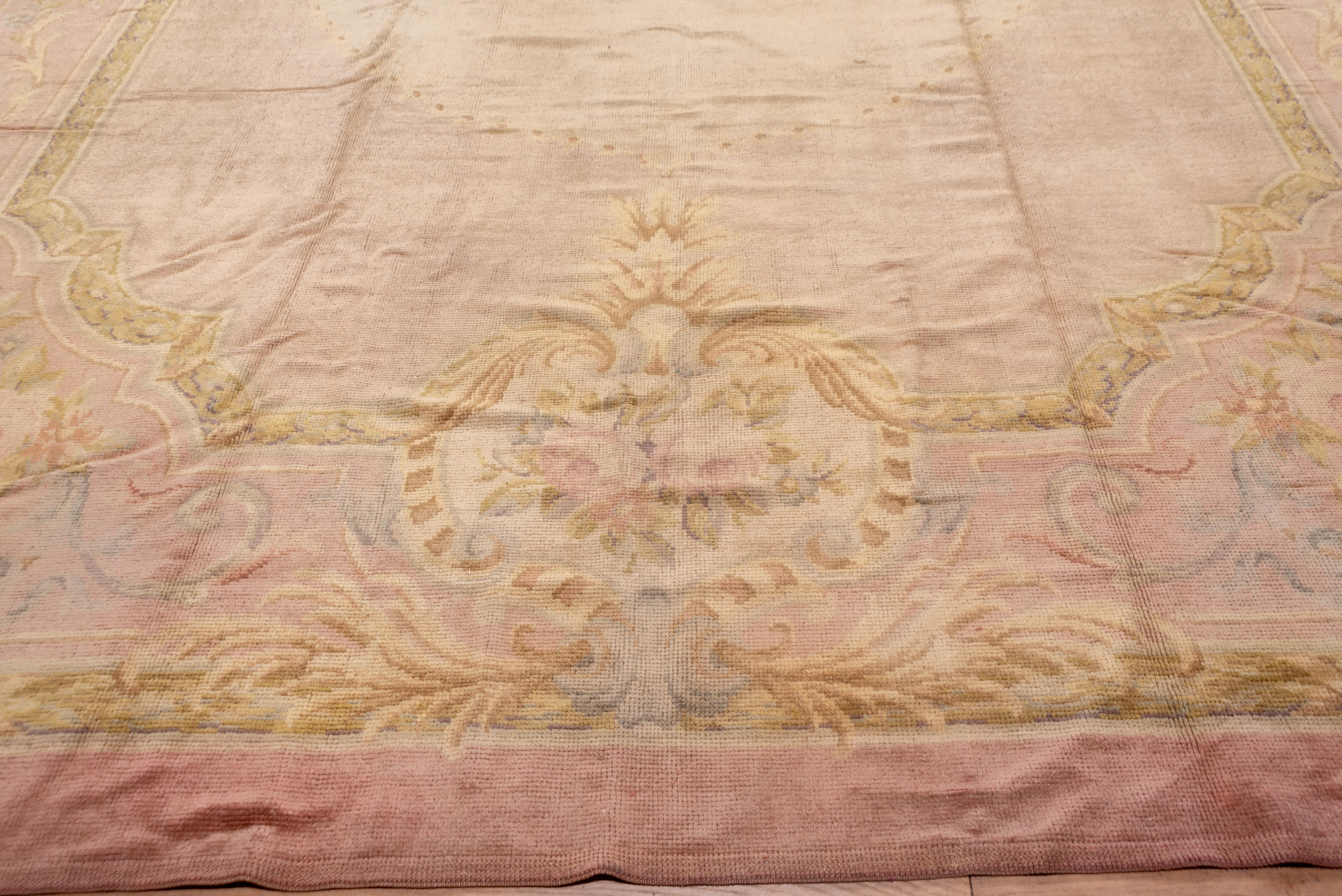 Antiker französischer Savonnerie-Mansion-Teppich im Rokoko-Stil, um 1910 im Angebot 1