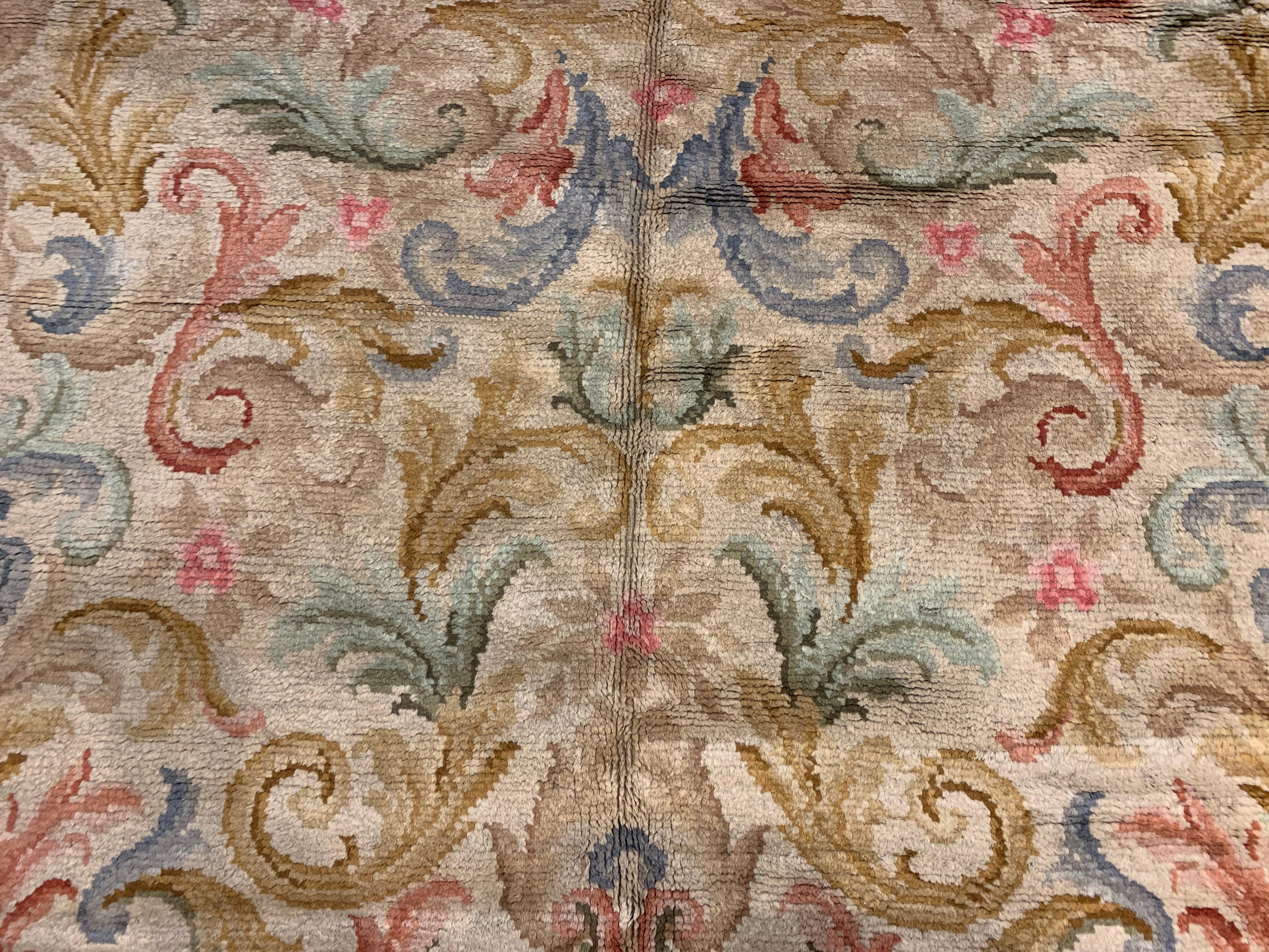Antique French Savonnerie Rug, 6'8 x 8'6 In Good Condition For Sale In New York, NY