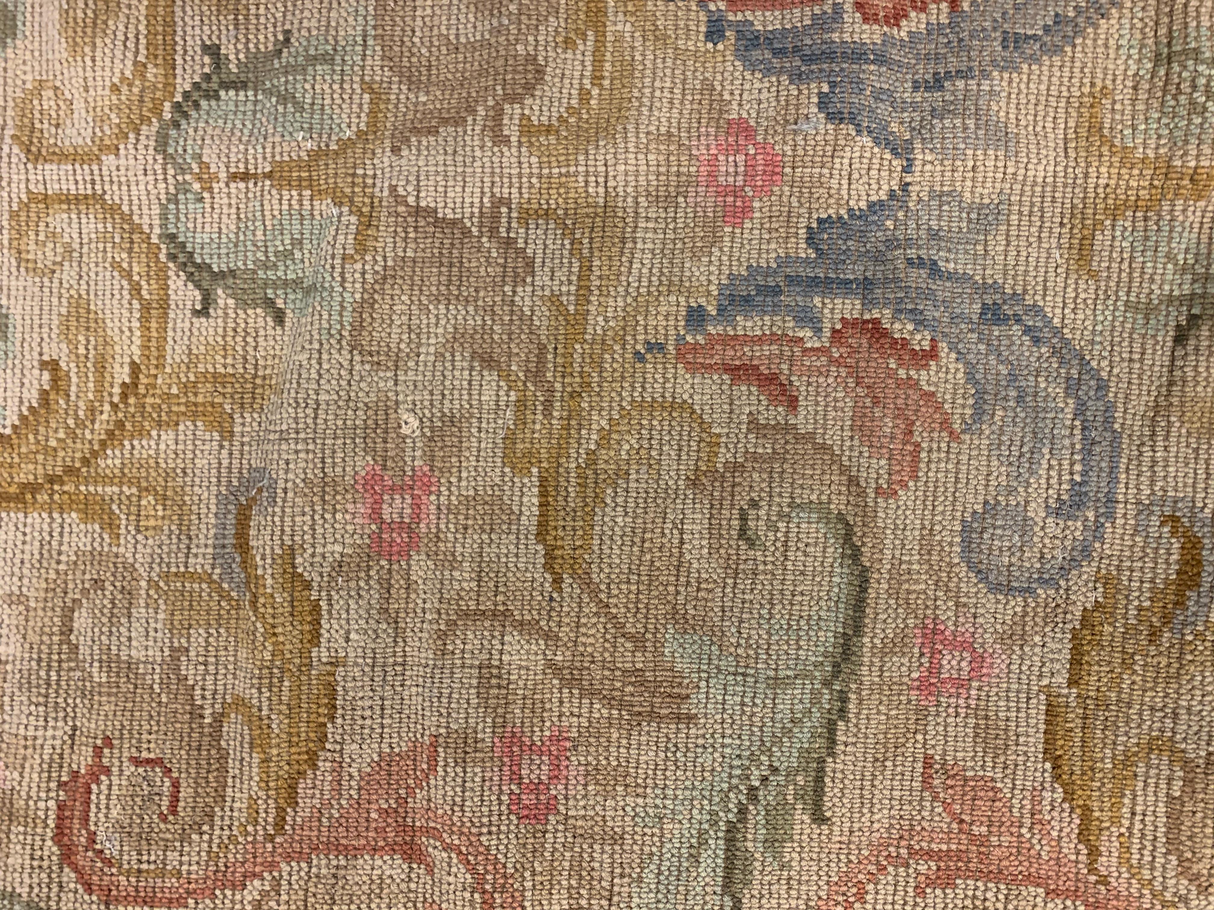 Antiker französischer Savonnerie-Teppich, 6'8 x 8'6 (19. Jahrhundert) im Angebot