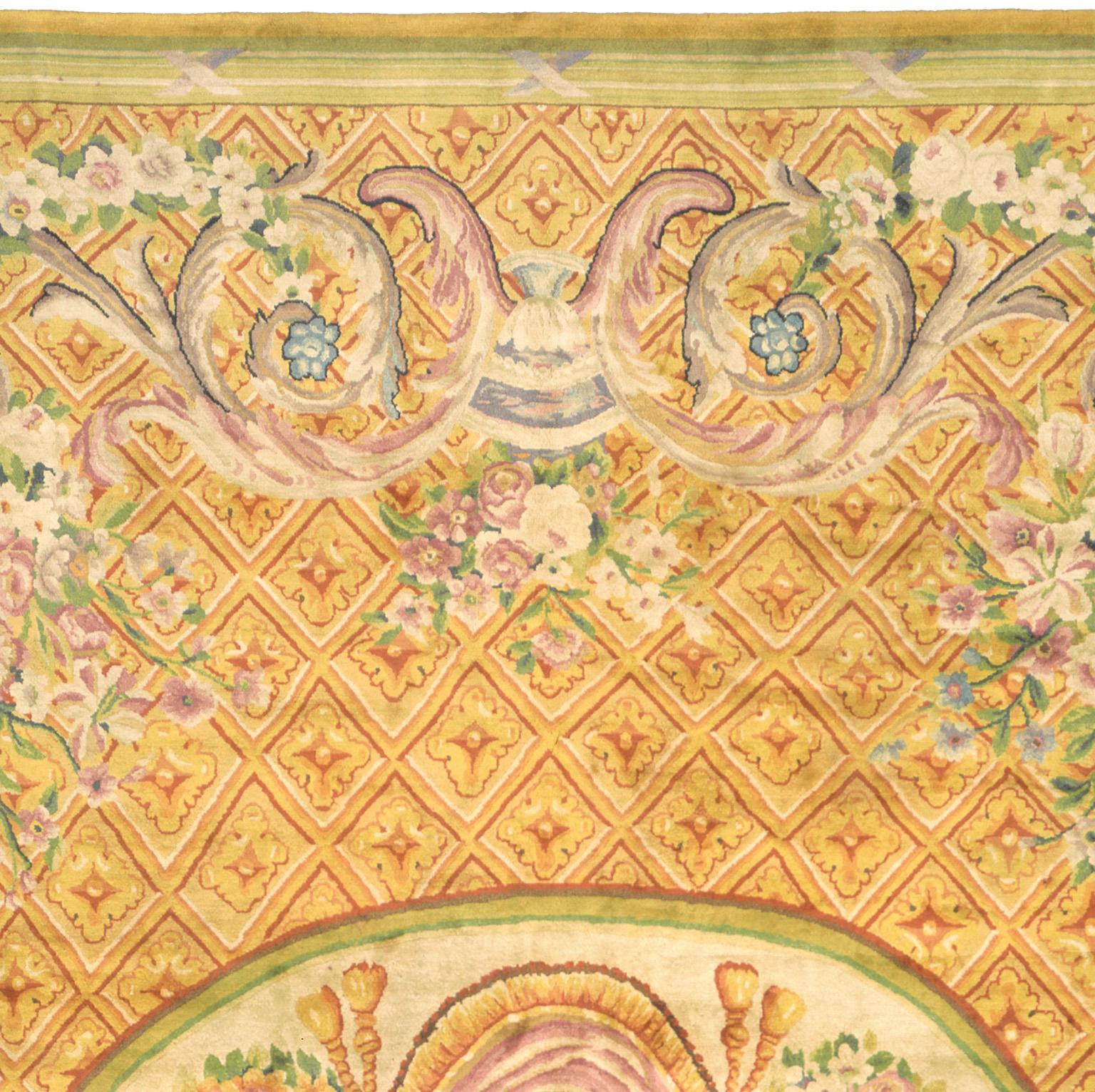 Antiker französischer Savonnerie-Teppich (Handgewebt) im Angebot