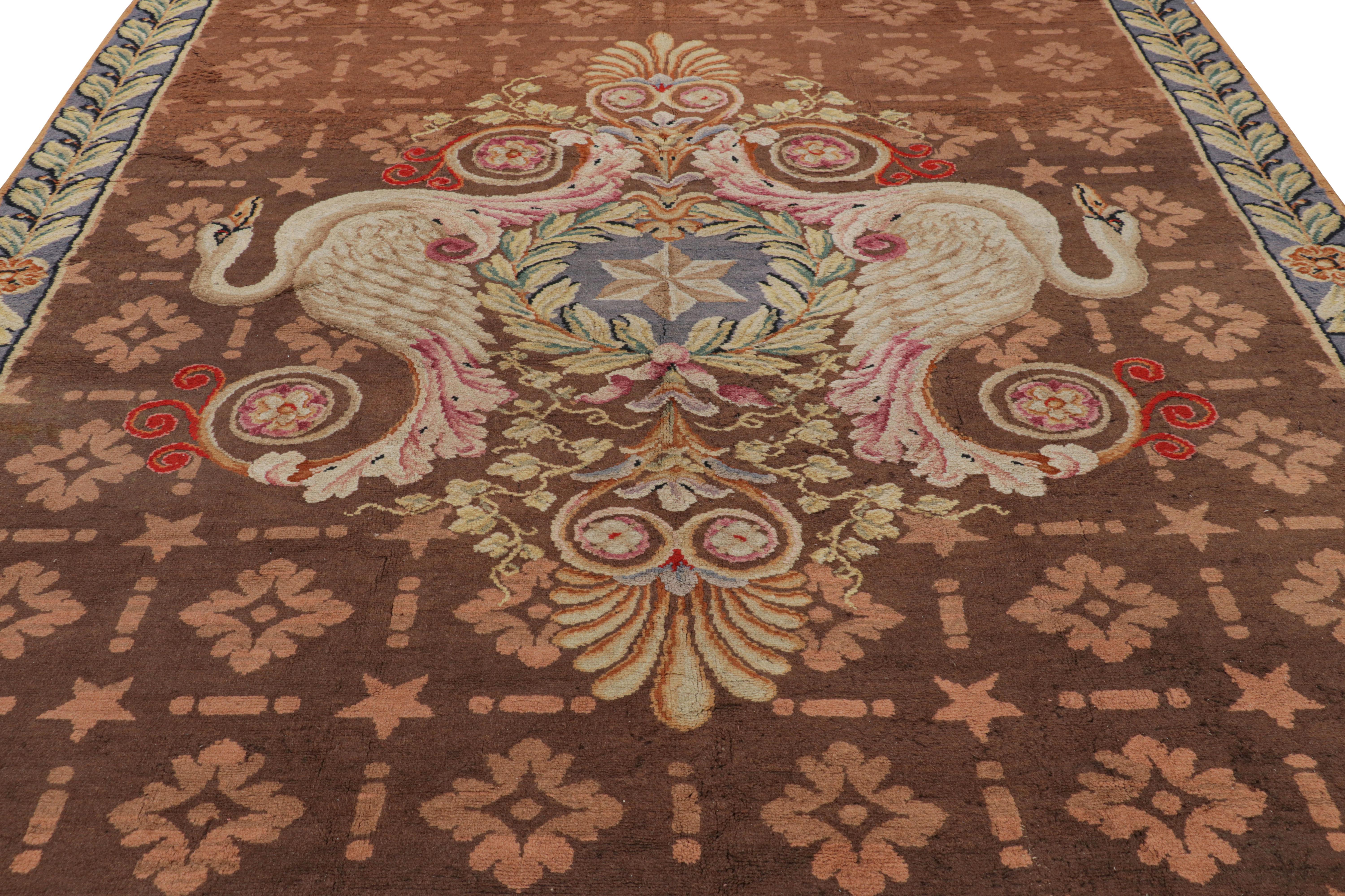 Anudada a mano en lana de Francia, esta alfombra Savonnerie antigua de 8x11 de estilo neoclásico es una rara obra maestra de la colección de alfombras europeas de Rug & Kilim. 

Sobre el diseño: 

Los admiradores de la artesanía apreciarán esta